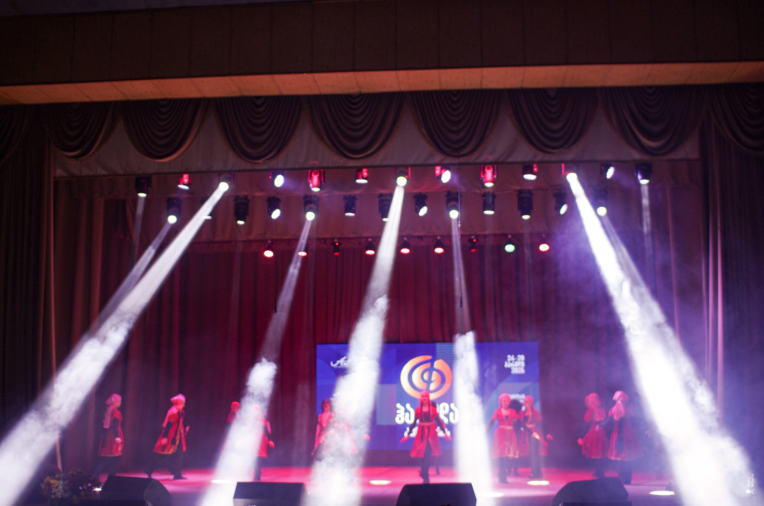 Танцы в Хоби. Портретный фотограф Денис Милютин