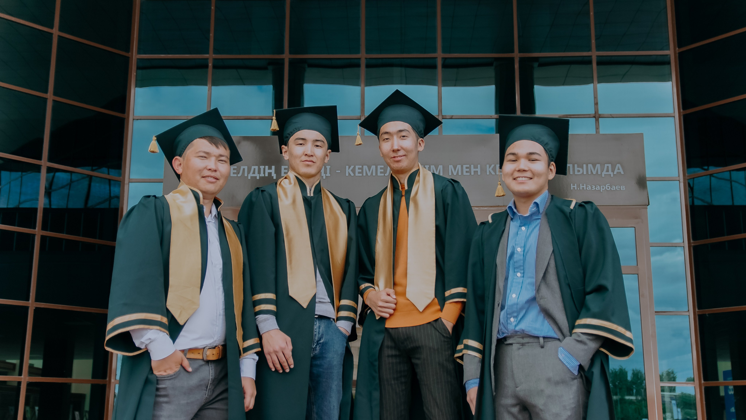 Выручение диплома ЕНУ. Уличный и студийный фотограф в Астане Ержанов Нурасыл