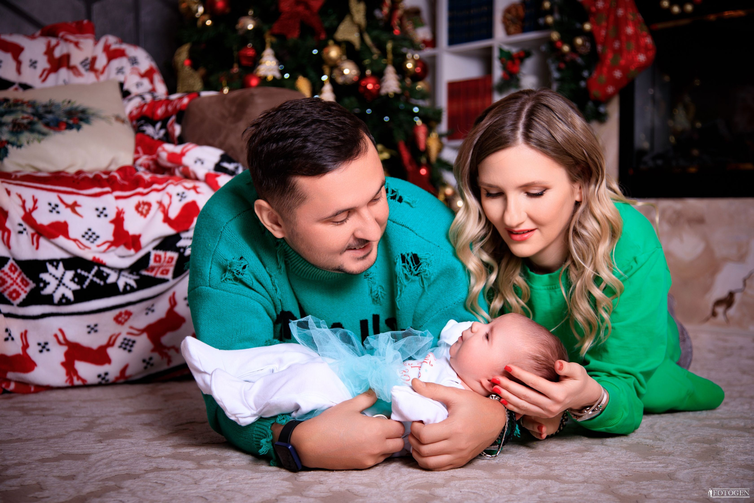 Семейная фотосессия: мама, папа и малыш | Портфолио Fotogen. Интерьерная фотостудия FOTOGEN г. Краснодар