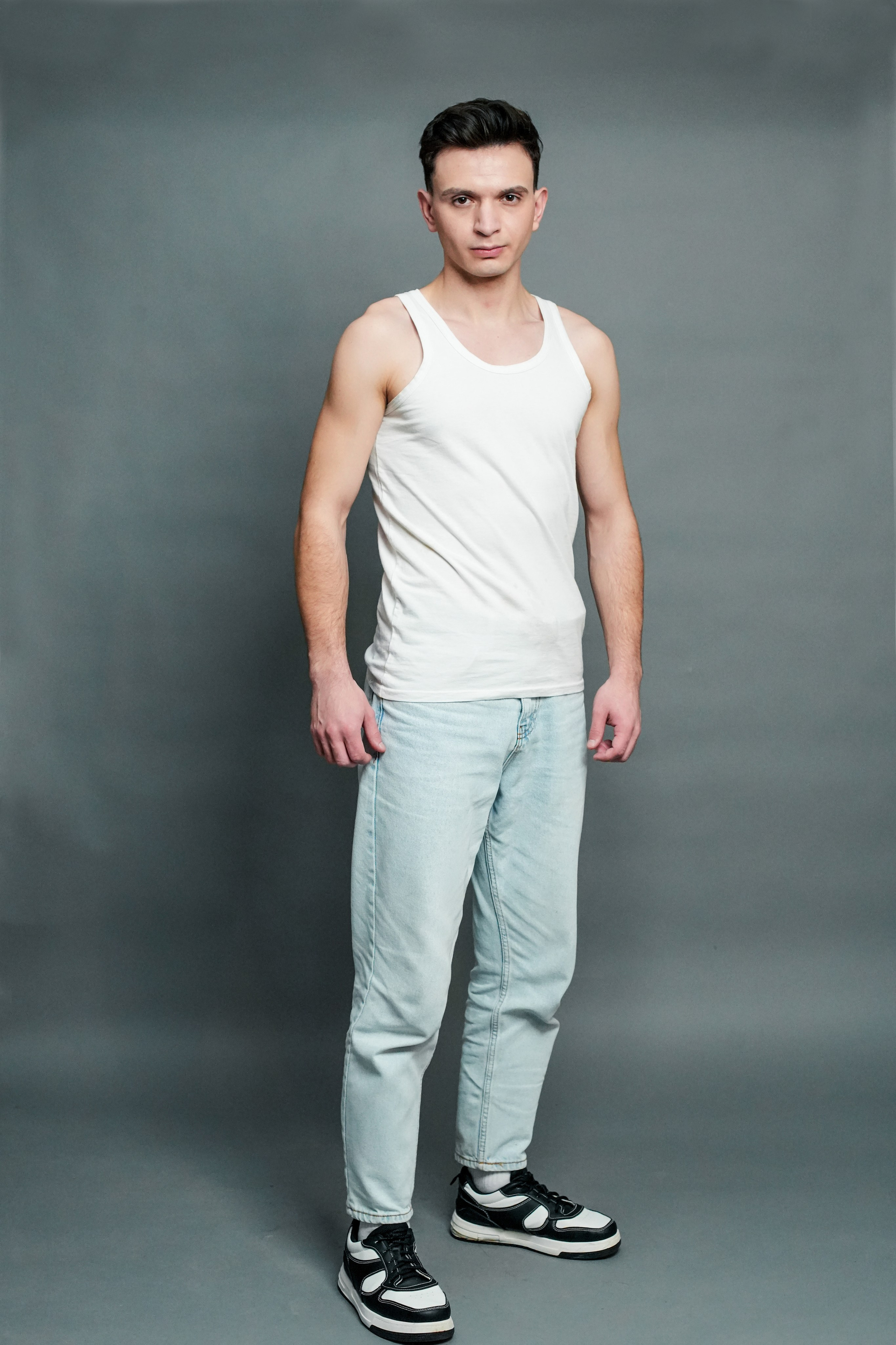 Актёр Даниил Кусенко. Портретная съемка в Москве, студийный фотограф Игорь Фомин