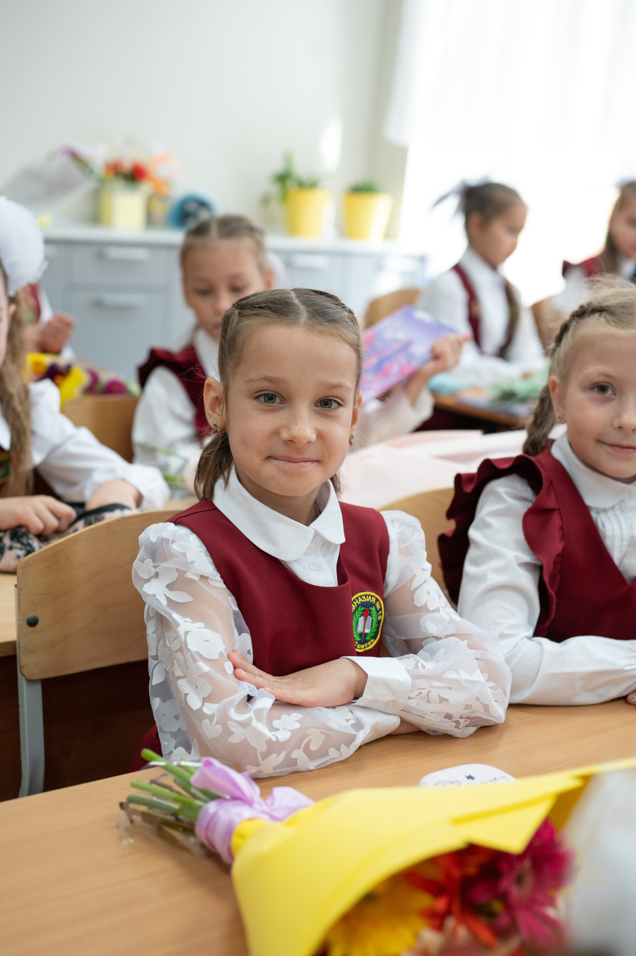 1 сентября 16 гимназия 2 класс (линейка + в классе+ на улице). Фотограф новорожденных, семейный детский в Тюмени Татьяна Морозова