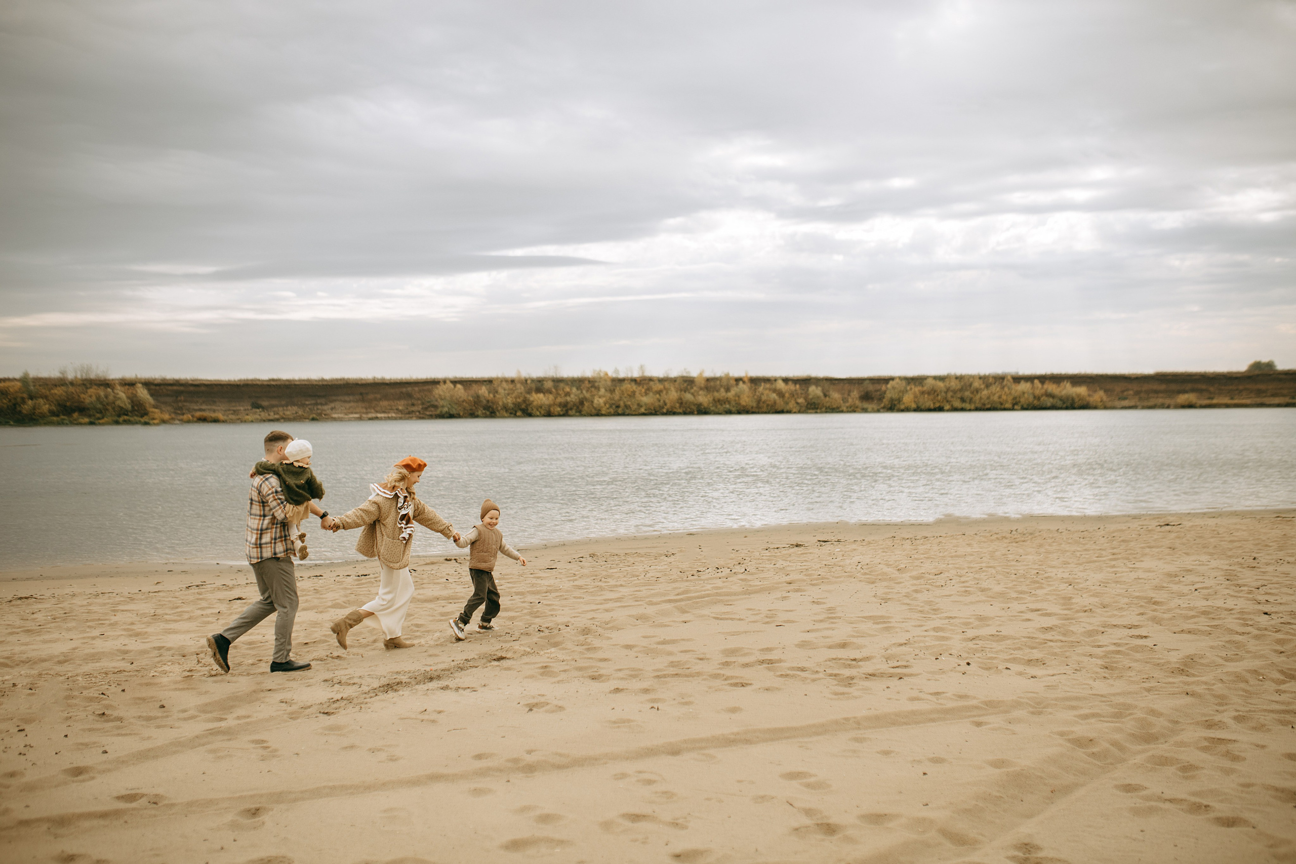 Прогулка у воды осенью. Семейный и детский фотограф в Рязани Екатерина Воронцова
