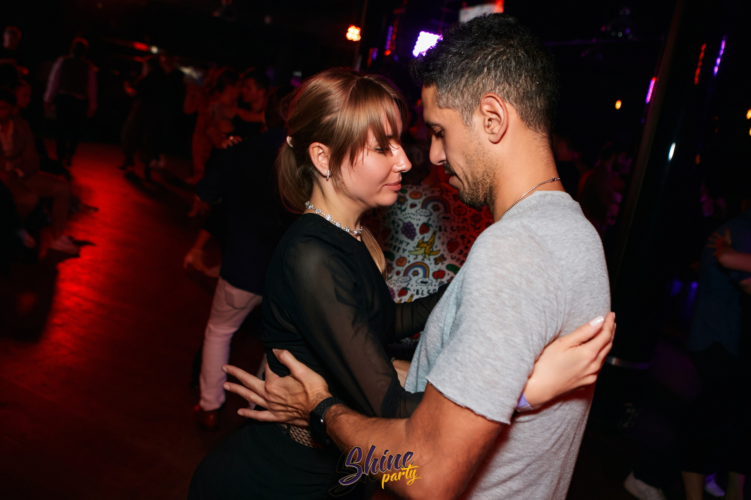 Shine party bachata. Свадебный фотограф