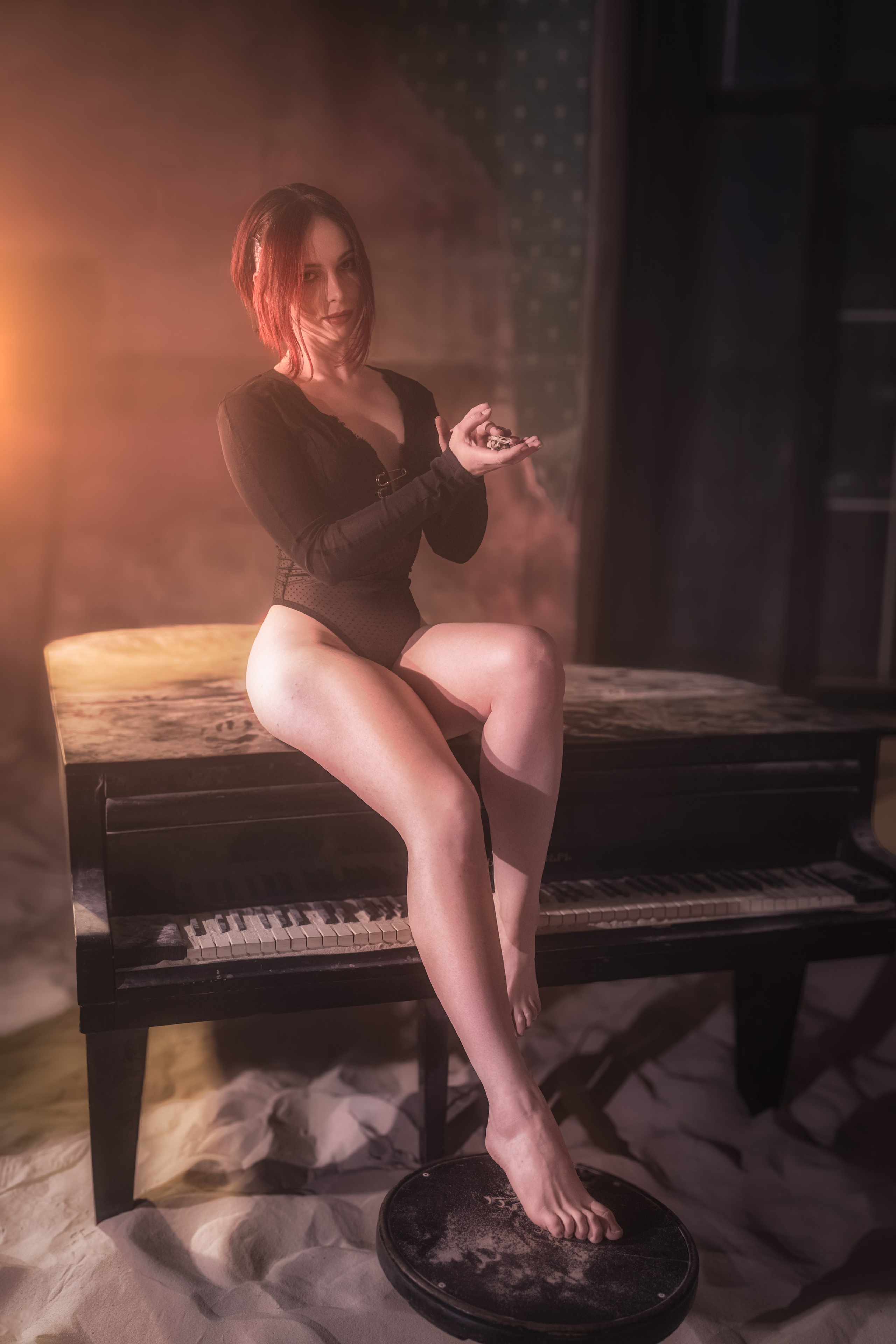 Фотосессия в зале с песком на студии Локация 223