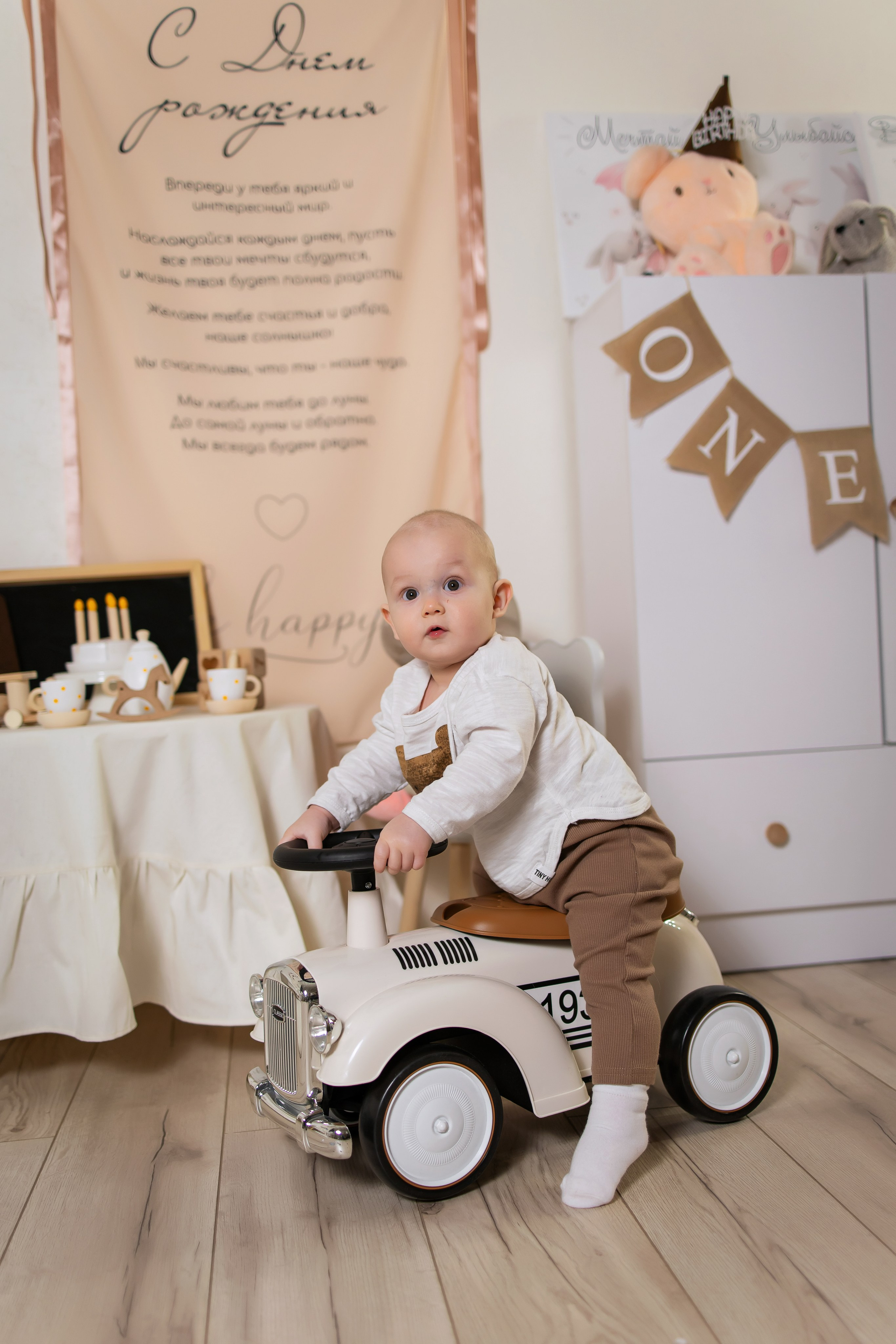 Ваши фотографии. Интерьерная фотостудия Background в Омске