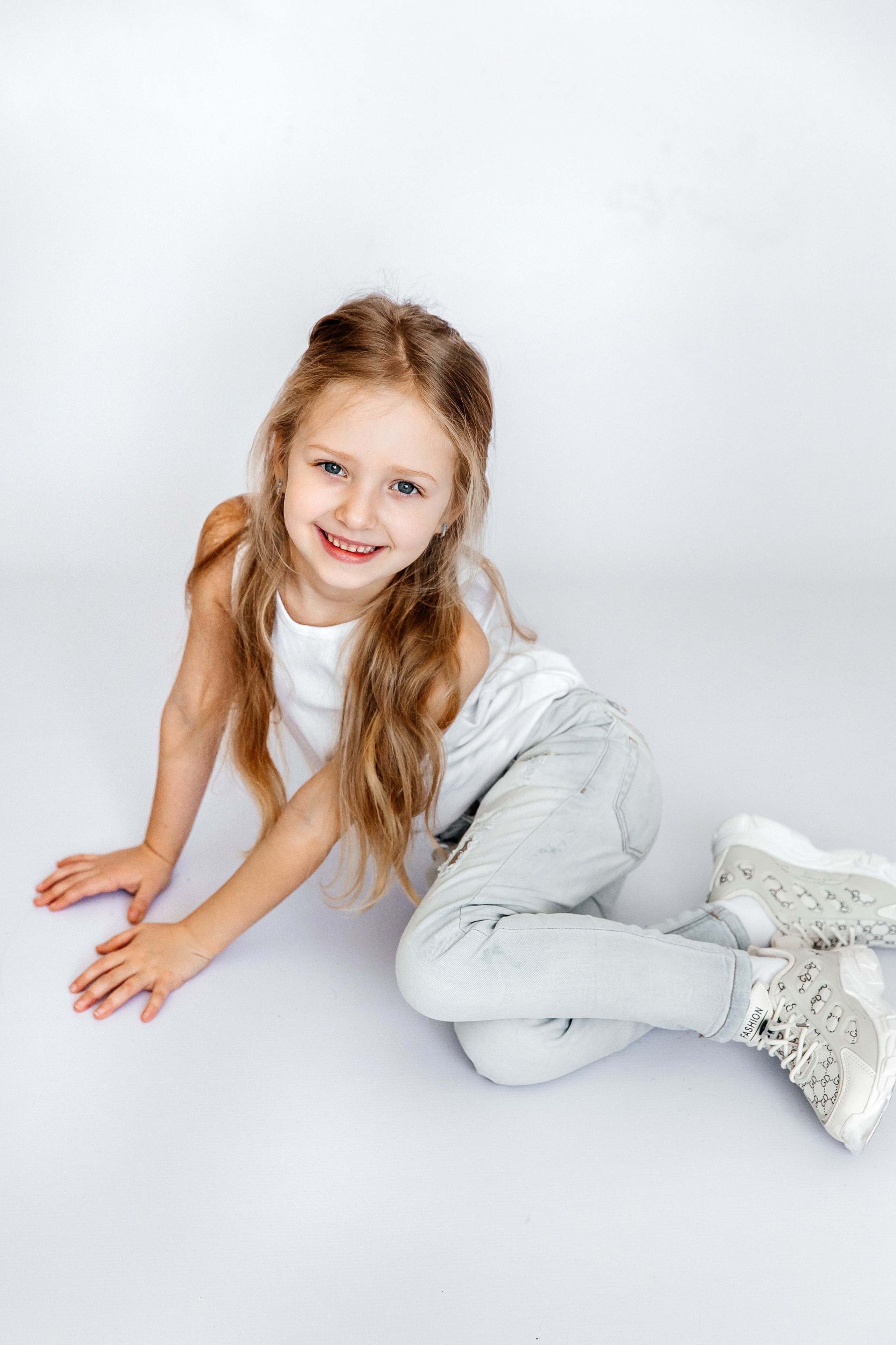 Белый фон. Детский фотограф, выпускные альбомы в Нижнем Новгороде Бодягина Мария