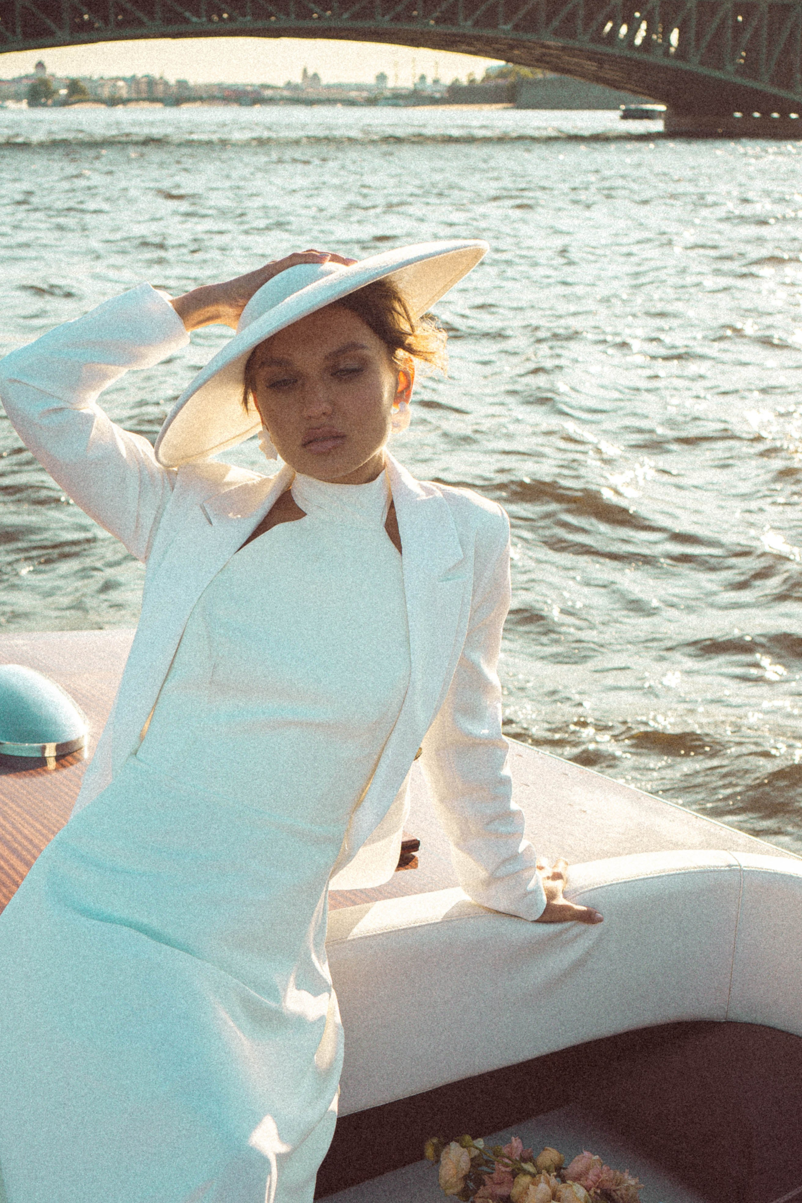 СВАДЕНБНАЯ СЬЕМКА НА КАТЕРЕ ПО КАНАЛАМ САНКТ-ПЕТЕРБУРГА И В АКВАТОРИИ НЕВЫ. Профессиональный фотограф, Санкт-Петербург — Виктория Богомолова