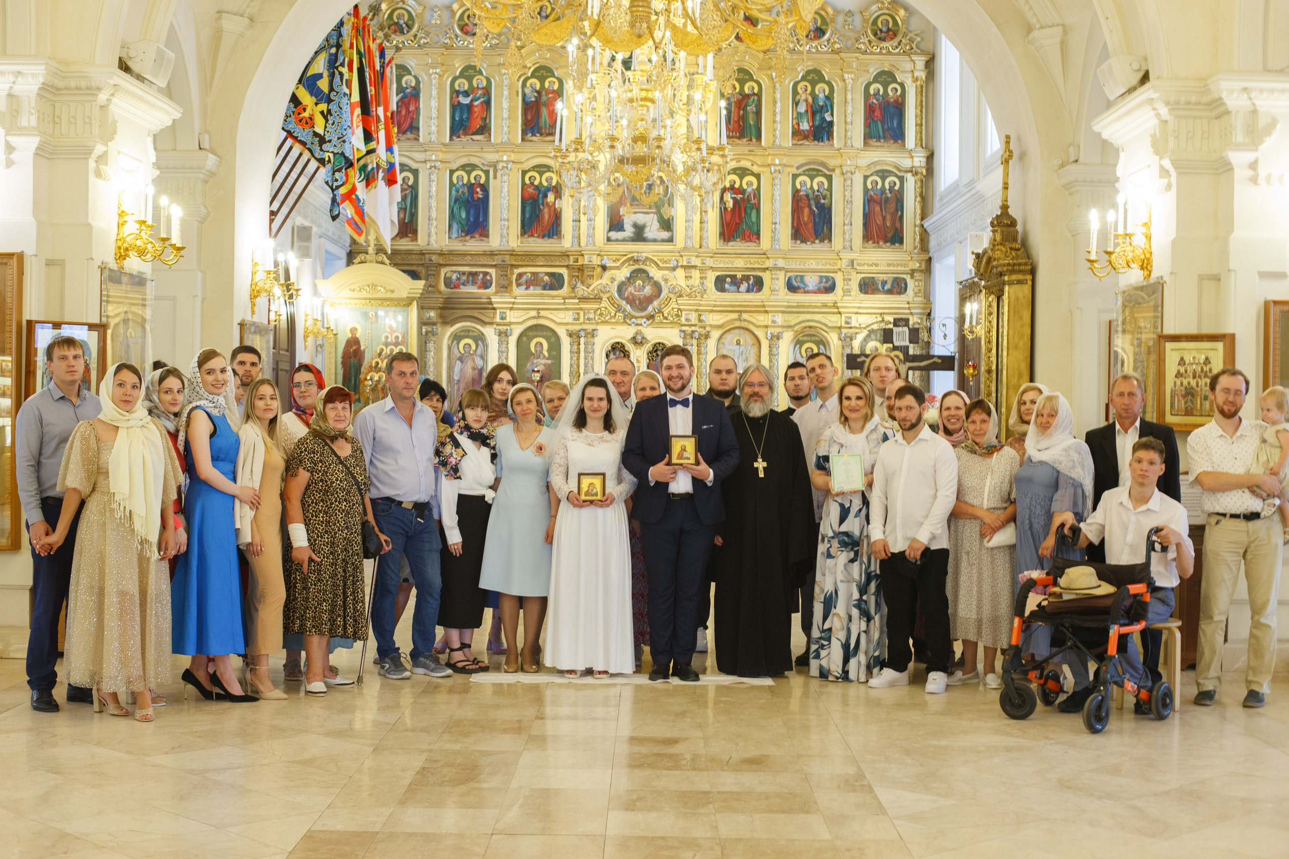 Венчание в храме Преображения Господня, стиль «Kodak Vision 500T». Фотограф на крещение/венчание