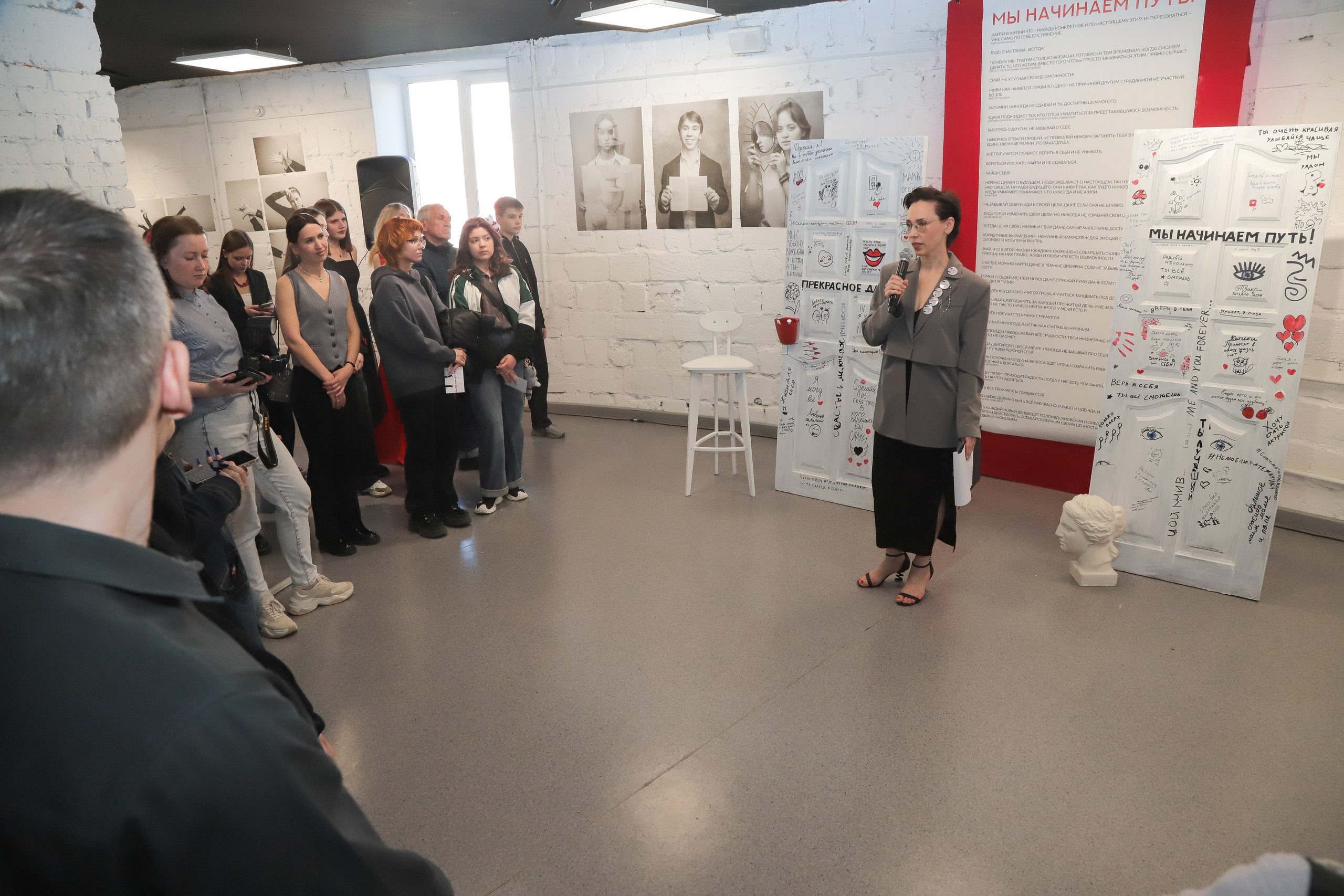 Выставка — проект «Мы начинаем путь!». АРТИКУЛ. Выпускные альбомы Нижний Тагил