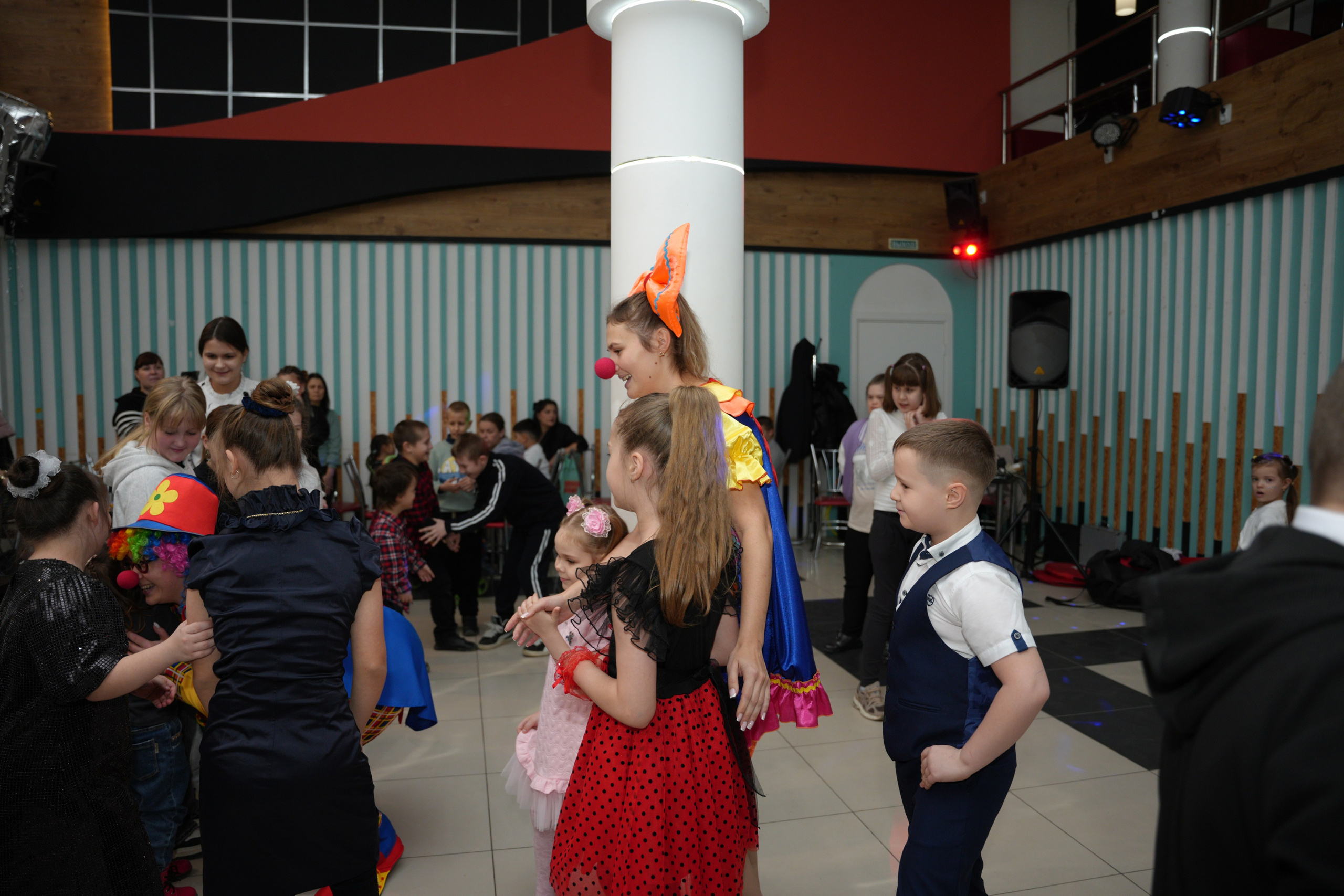 Социально —благотворительная акция «Ты в этом мире не один», посвященная Международному дню инвалидов. ВЫПУСКНЫЕ АЛЬБОМЫ, Школьный фотограф, семейный и свадебный в Саратове и области Ольга Плаксина