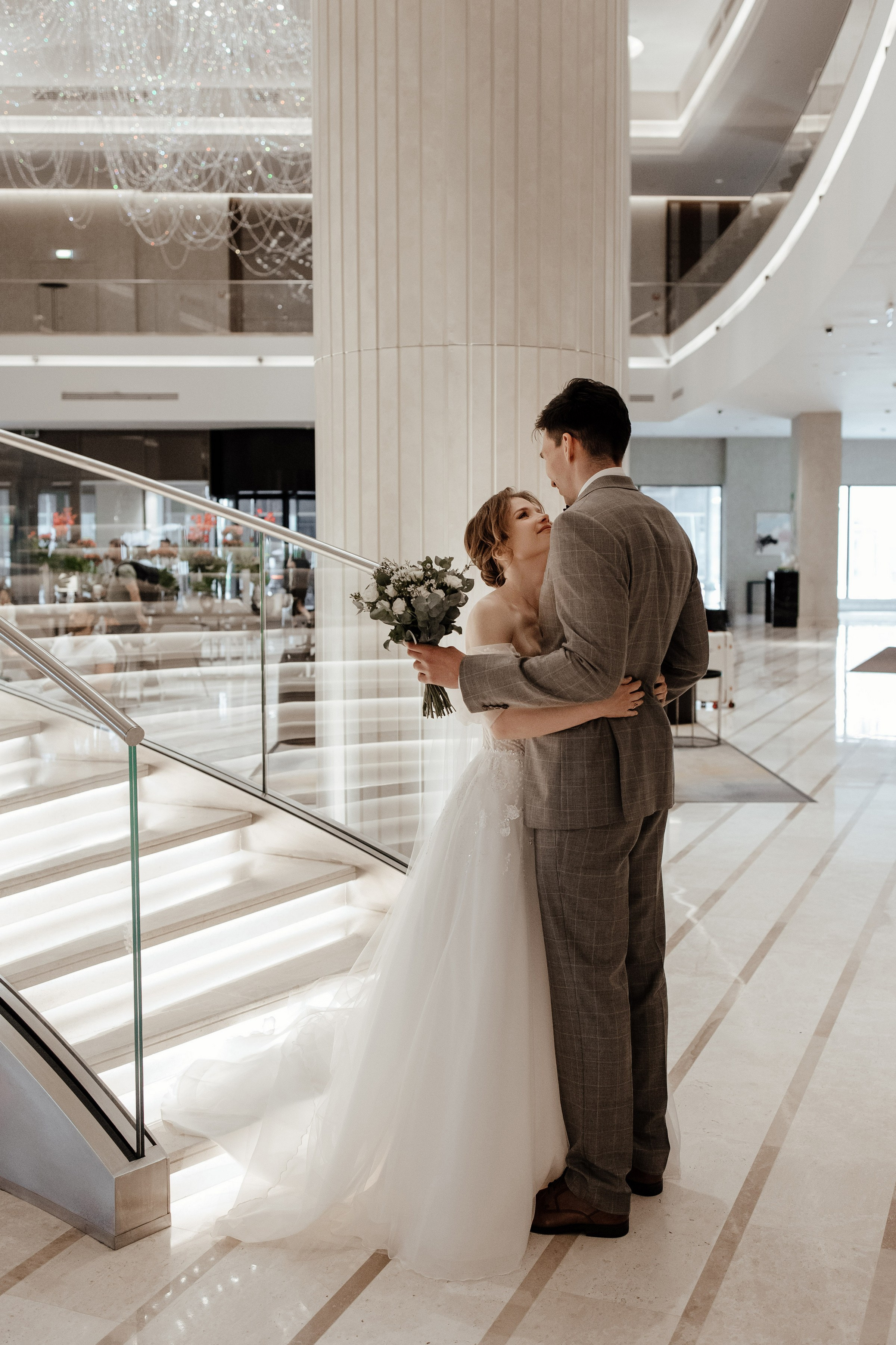 Свадебное утро в Hyatt Regency Хаятт Редженси, свадебная прогулка на Арме и банкет в О’Шалей. Свадебный и семейный фотограф Екатерина Иванова