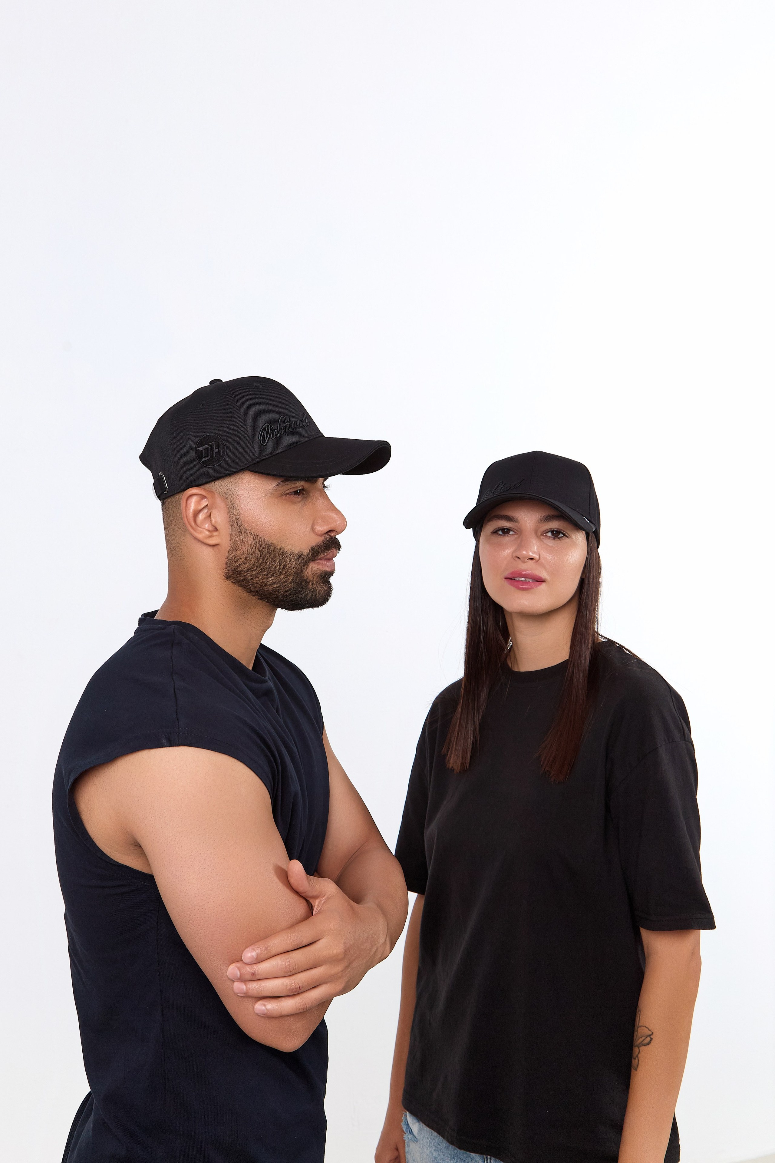 Фото кепок для маркетплейсов. Фотограф Руслан Потапов в Краснодаре