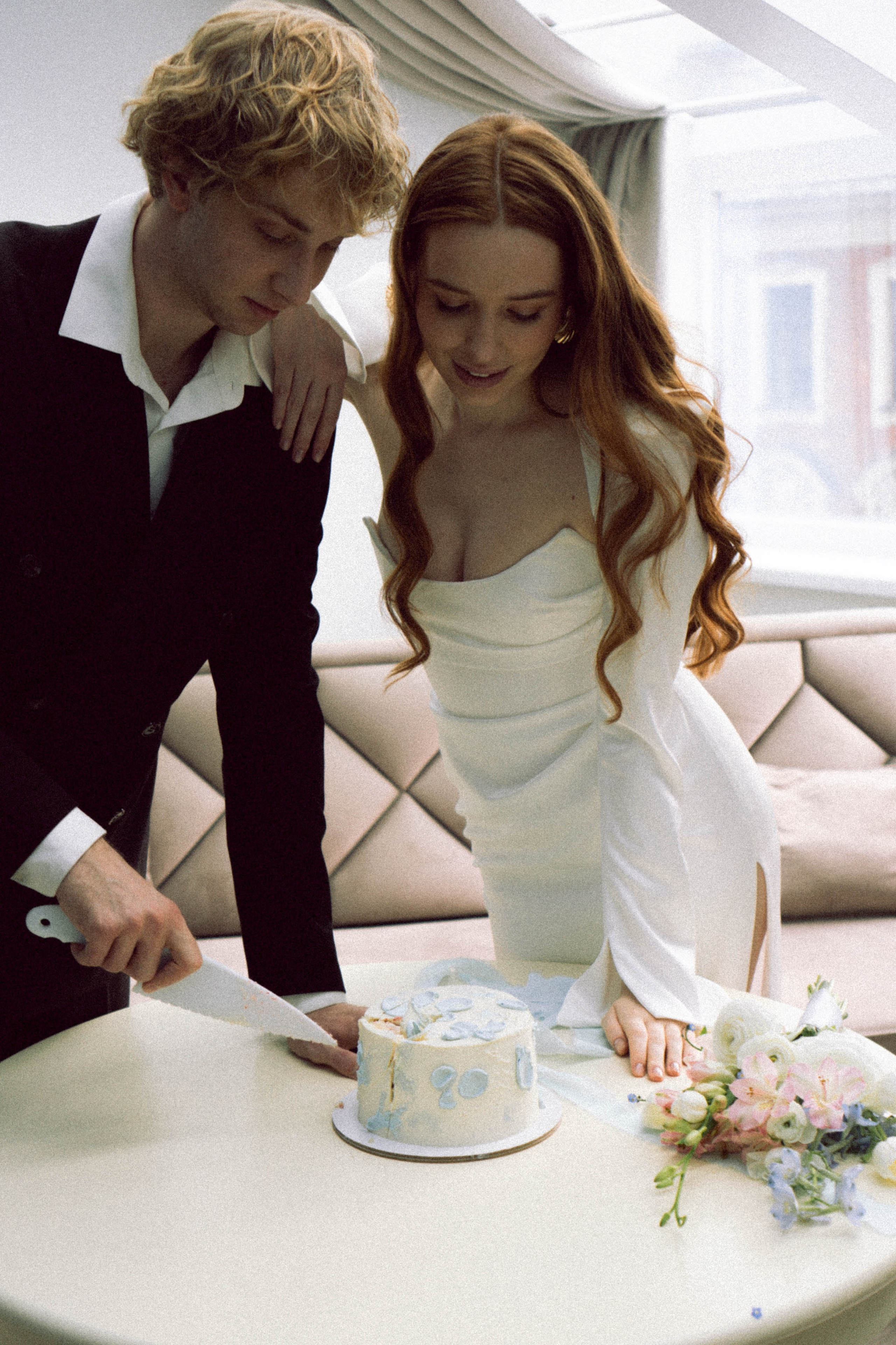 СВАДЕБНАЯ СЬЕМКА В ОТЕЛЕ. СБОРЫ ЖЕНИХА И НЕВЕСТЫ И ТАКЖЕ ТОР И ПОДГОТОВКА К ПРОГУЛКЕ. Профессиональный фотограф, Санкт-Петербург — Виктория Богомолова