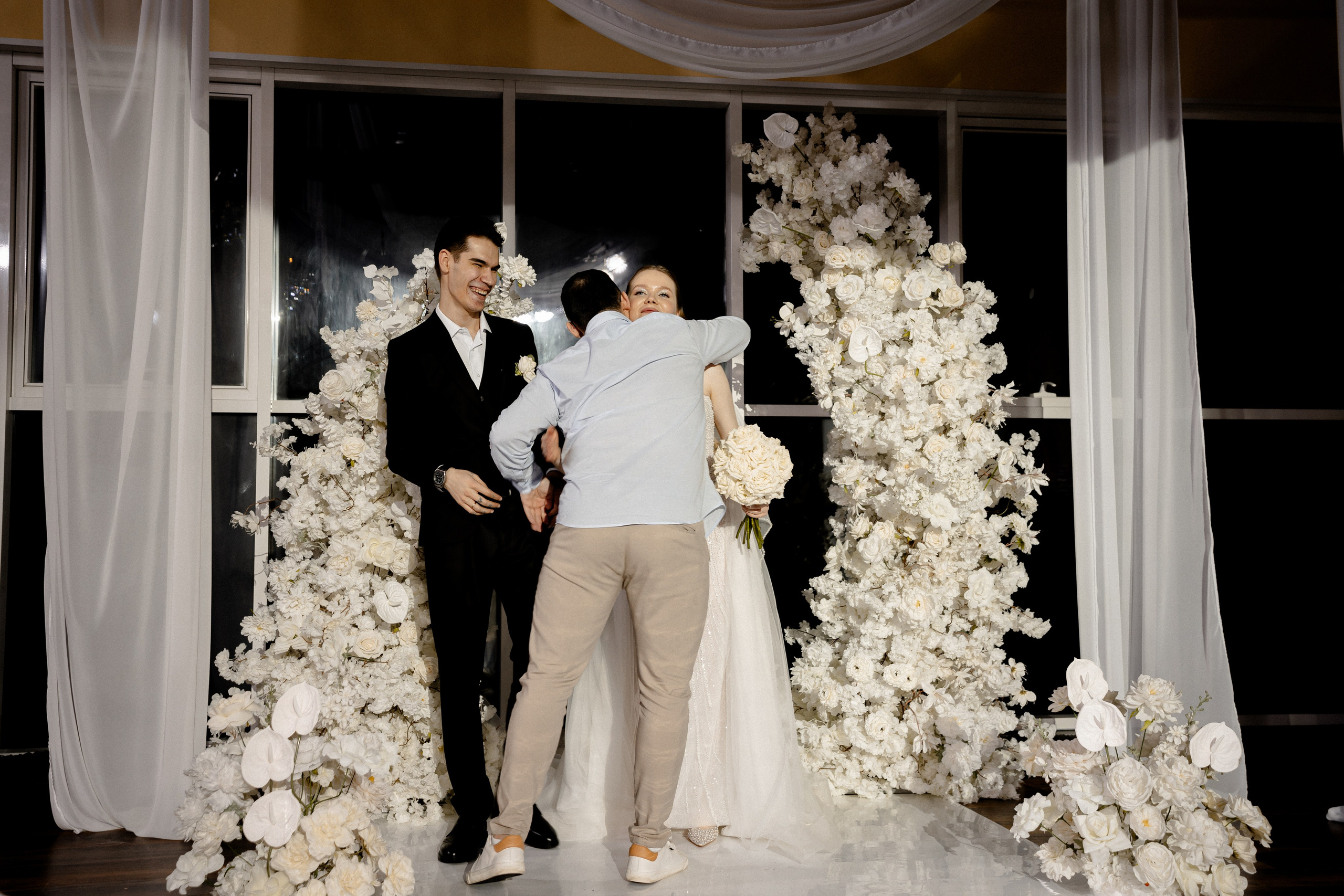 СВАДЕБНАЯ СЬЕМКА СБОРОВ В ОТЕЛЕ И ВЫЕЗД НА ЦЕРЕМОНИЮ (СНЯТО В СИБИРЕ В НИЖНЕВАРТОВСКЕ). Профессиональный фотограф, Санкт-Петербург — Виктория Богомолова