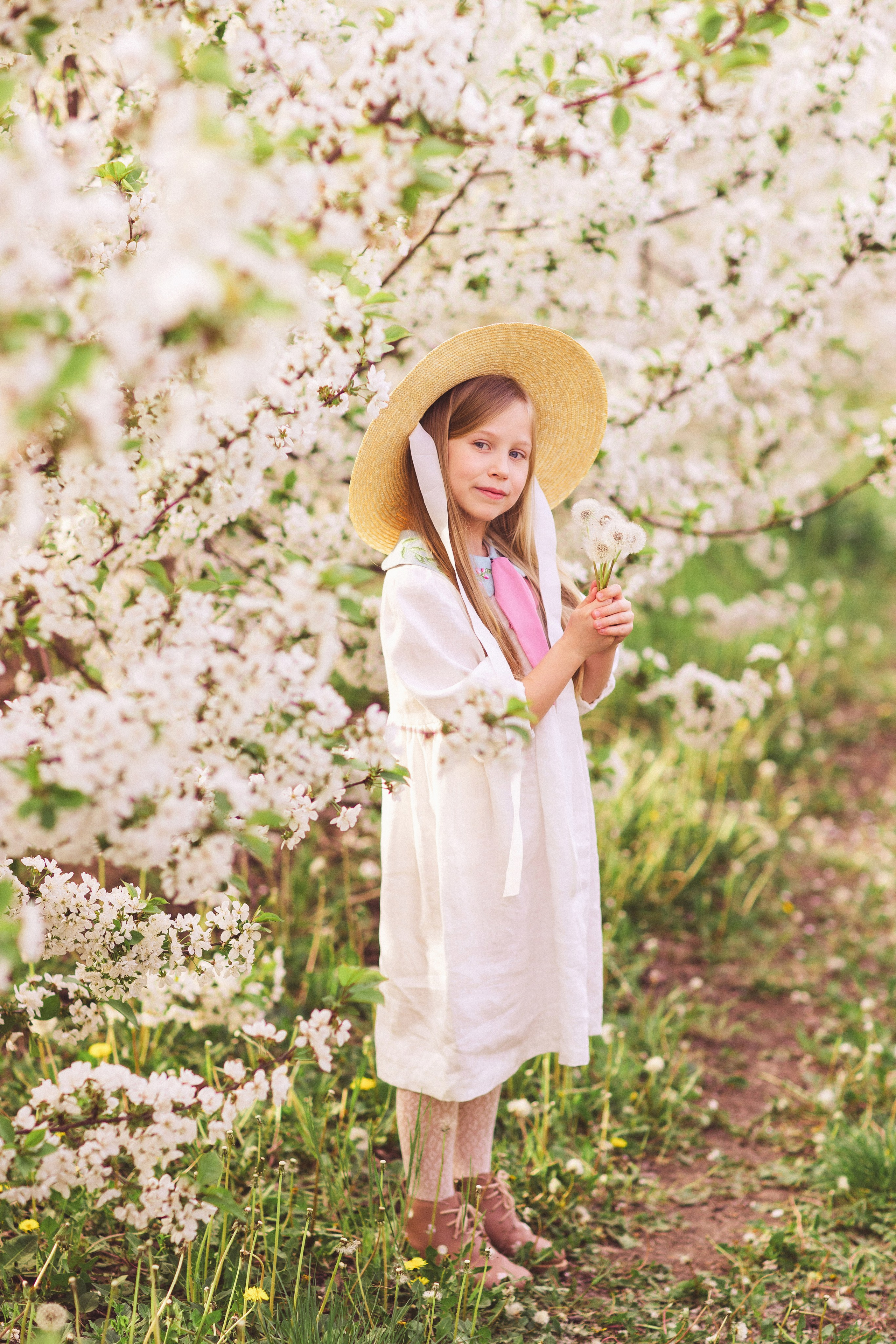 Фотосессия в цветущем саду с козочкой. Семейный и детский фотограф в Краснодаре Анна Трашкова