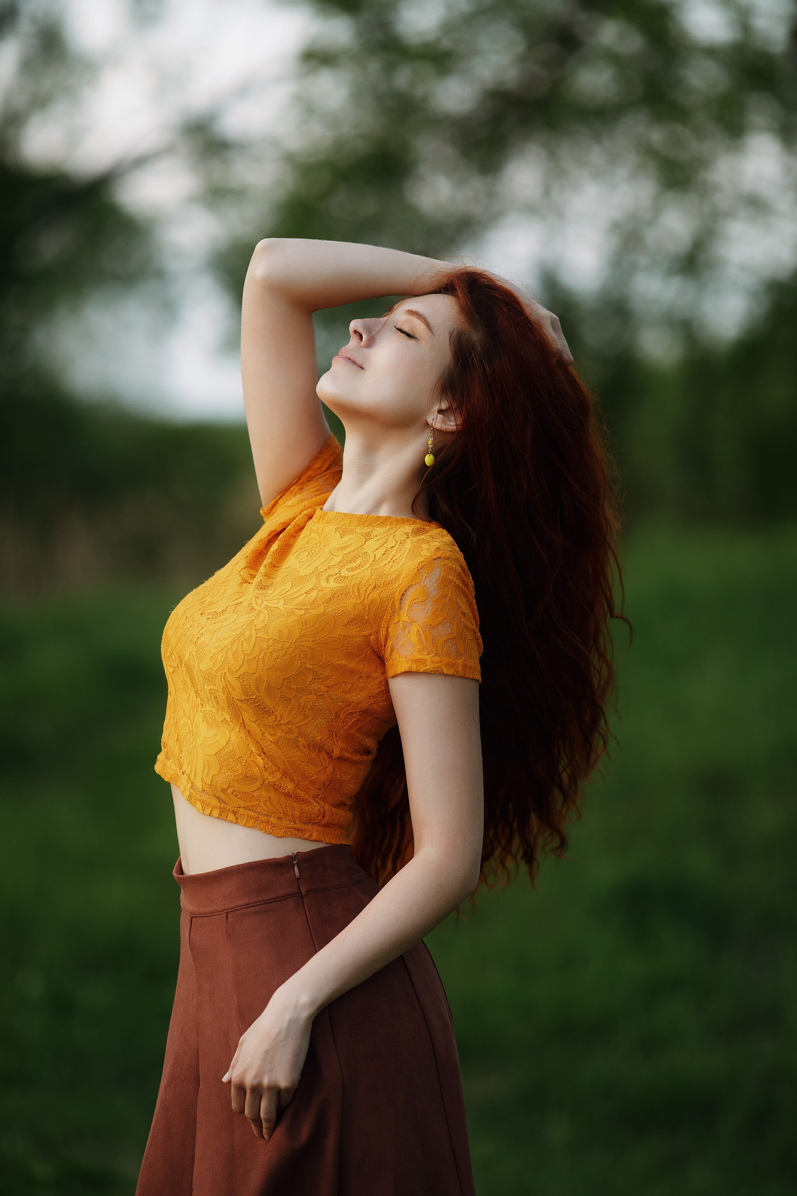 Мрачная портретная фотосессия в лесу в Золотой Долине