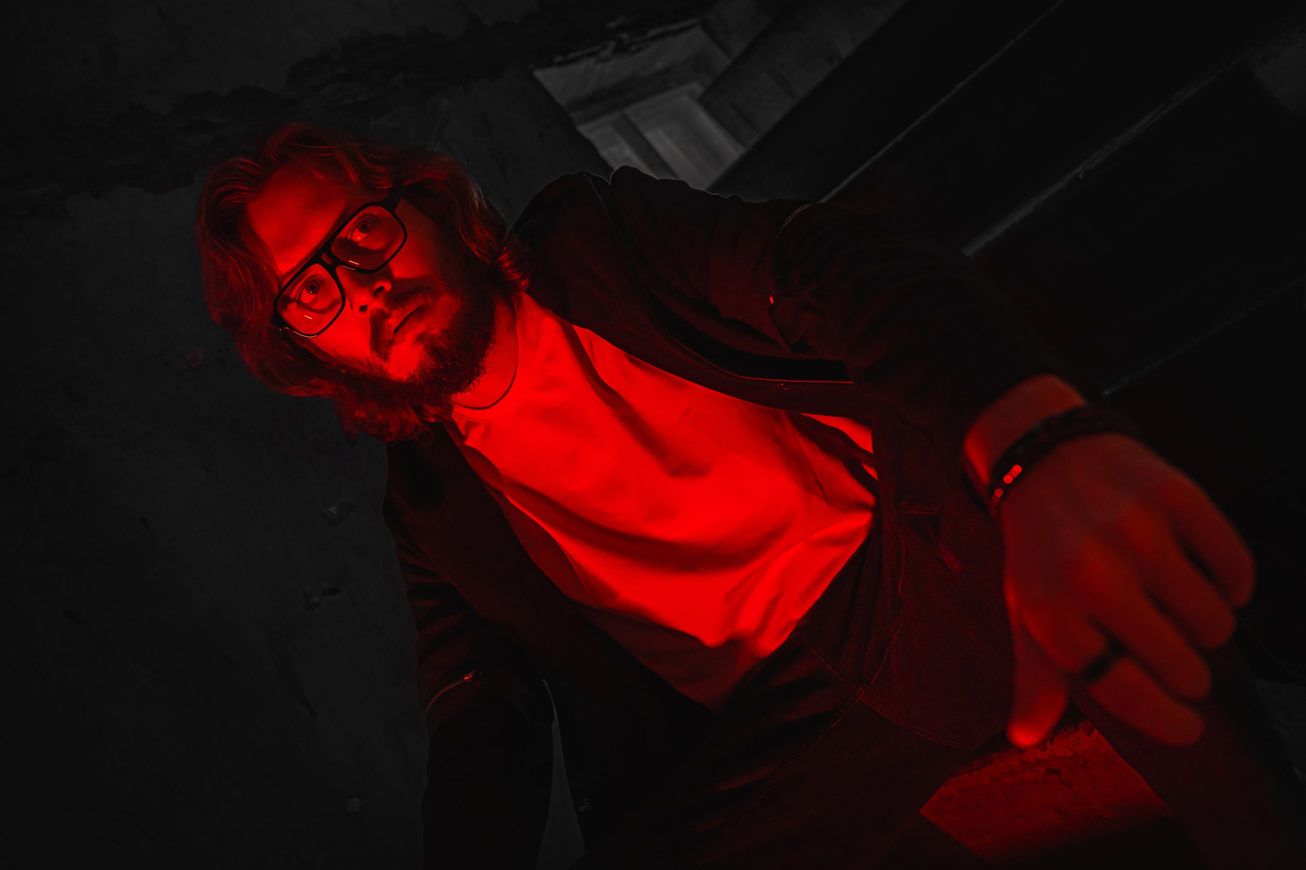 Мрак в неоновых лучах. Репортажный фотограф Анастасия Рубцова