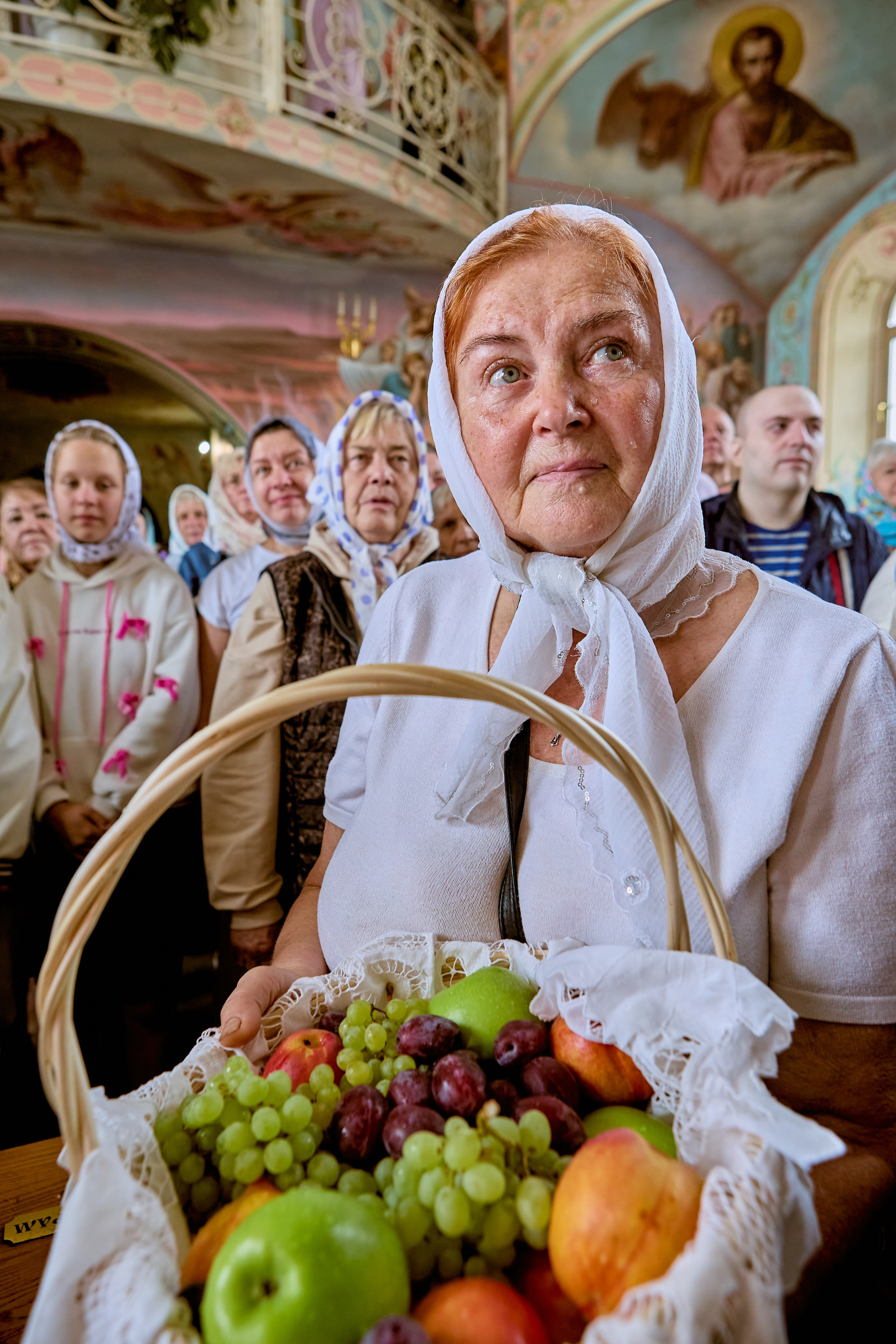 Женский портрет в храме преп Серафима Саровского в г. Дзержинске в праздник Преображения Господа Бога и Спаса нашего Иисуса Христа