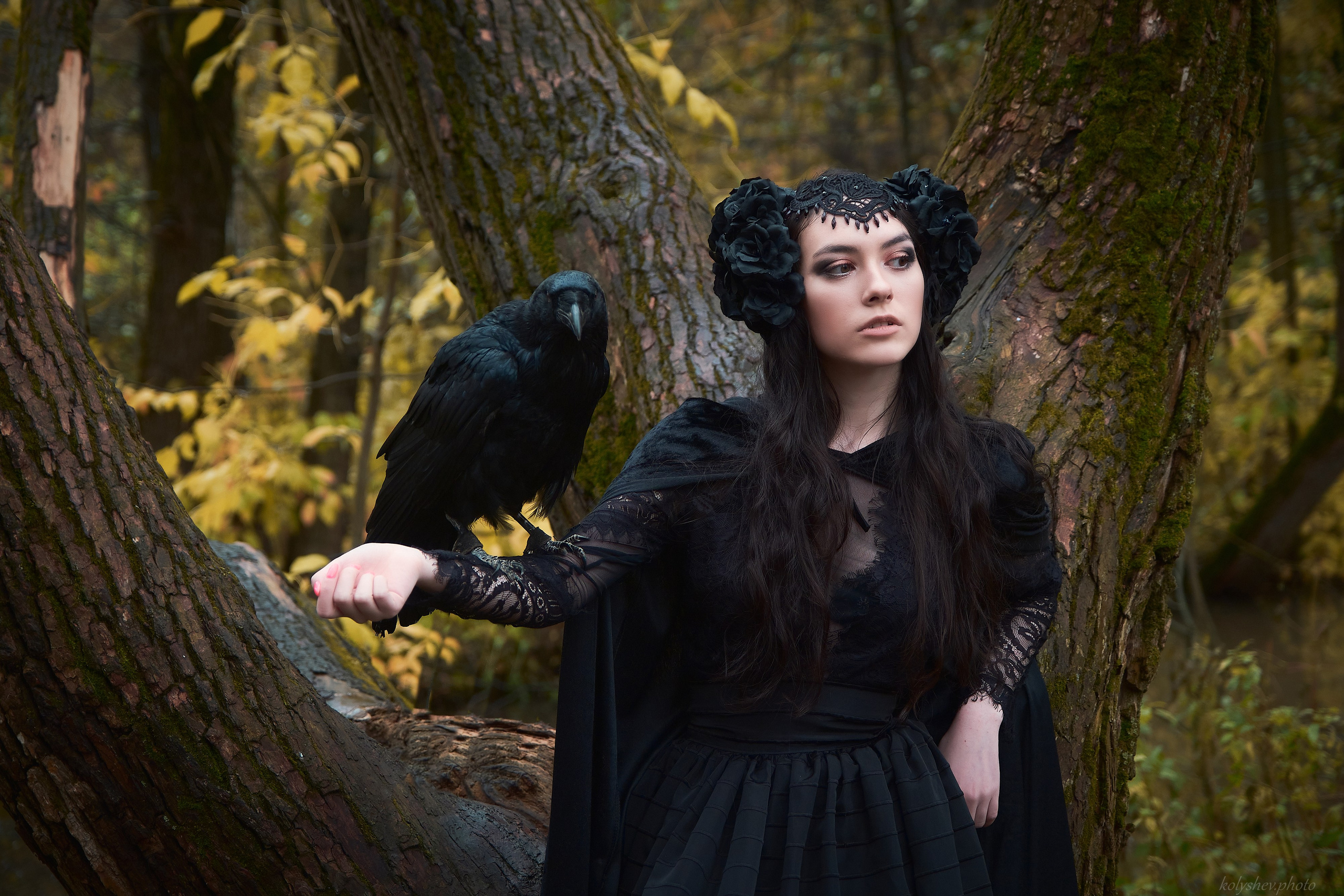 Фотосессия с вороном на природе. Портретный фотограф на новый год в Москве Виктория Колышева