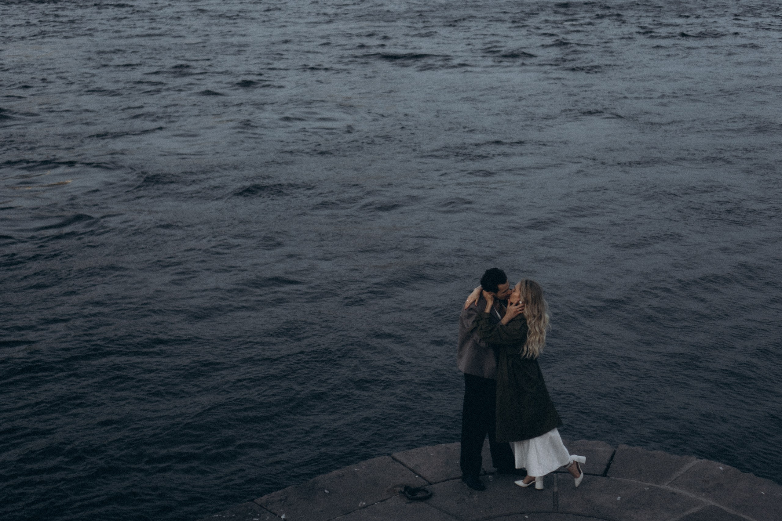 СВАДЕБНАЯ СЬЕМКА ПАРЫ НА РАССВЕТЕ В БЕЛЫЕ НОЧИ И ПРОГУЛКА С РАЗВОДНЫМИ МОСТАМИ И ПИКНИК ВОЗЛЕ ИСАКИЕВСКОГО СОБОРА. Профессиональный фотограф, Санкт-Петербург — Виктория Богомолова