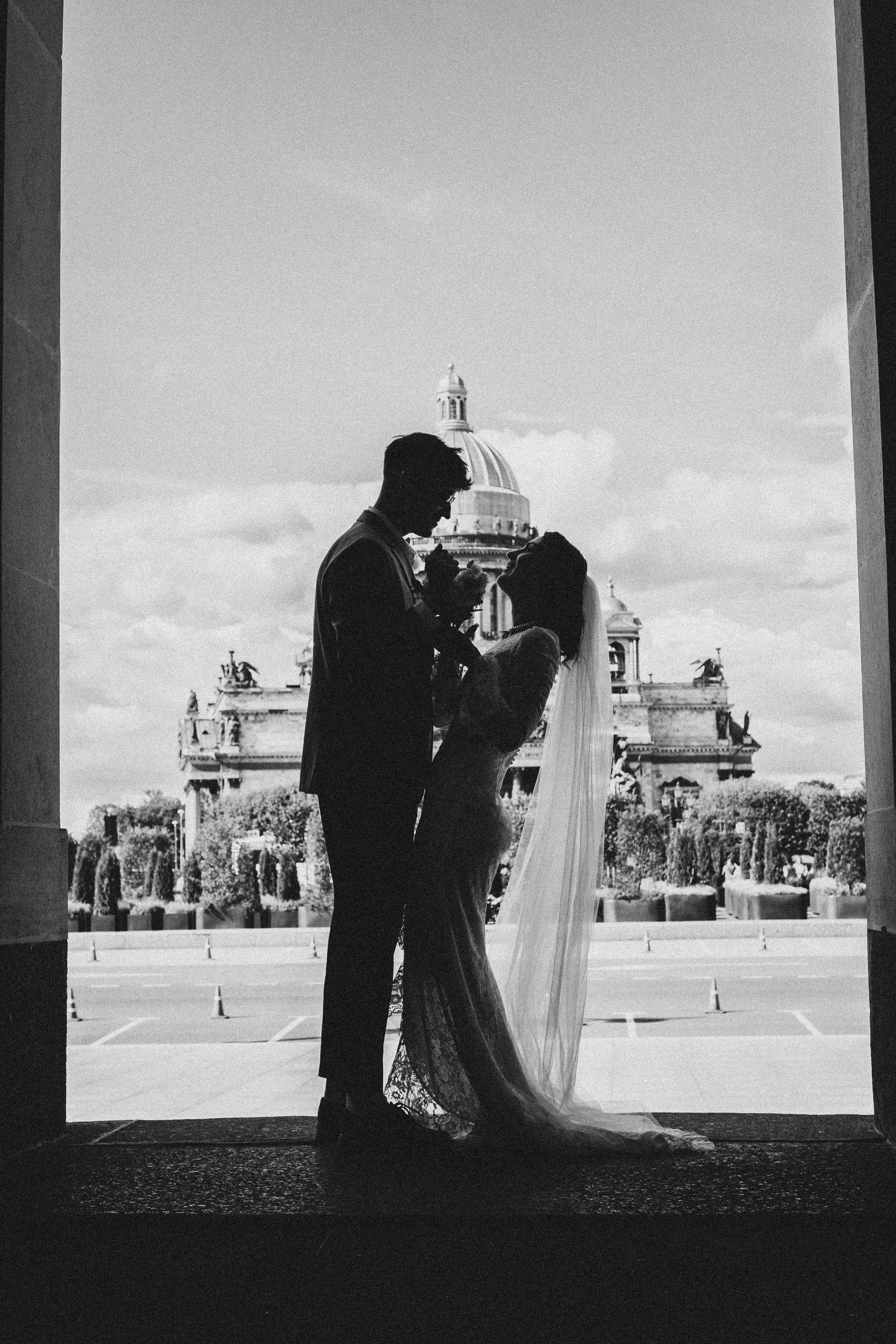 СВАДЕБНАЯ ПРОГУЛКА ВОЗЕ ИСАИКЕВСКОГО СОБОРА АСТОРИИ И ЗАКОНОДАЛЕТНОГО СОБРАНИЯ. Профессиональный фотограф, Санкт-Петербург — Виктория Богомолова