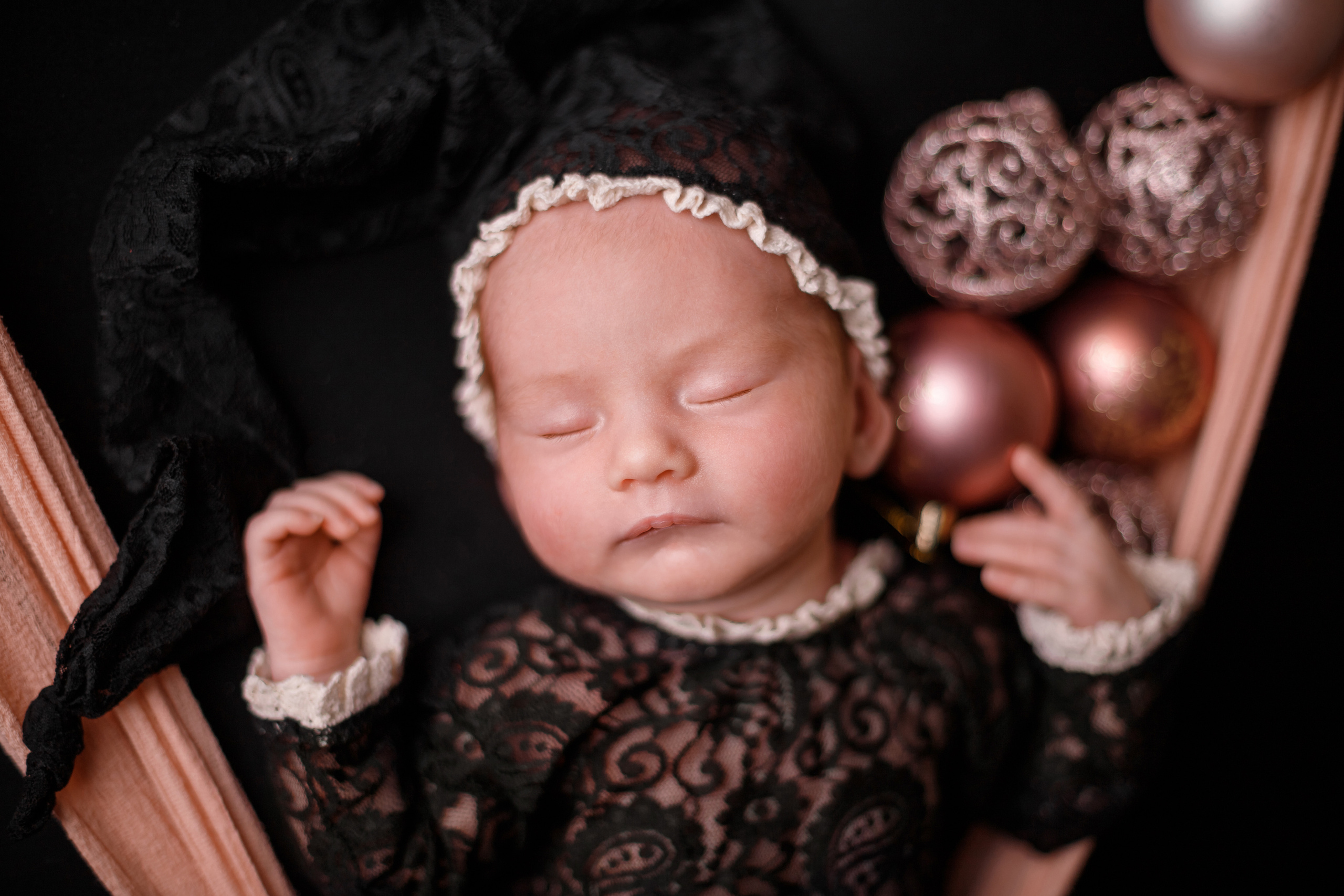 Варенька 24 дня (съемка в студии). Детский, семейный и фотограф новорождённых в Ярославле Анна Салова