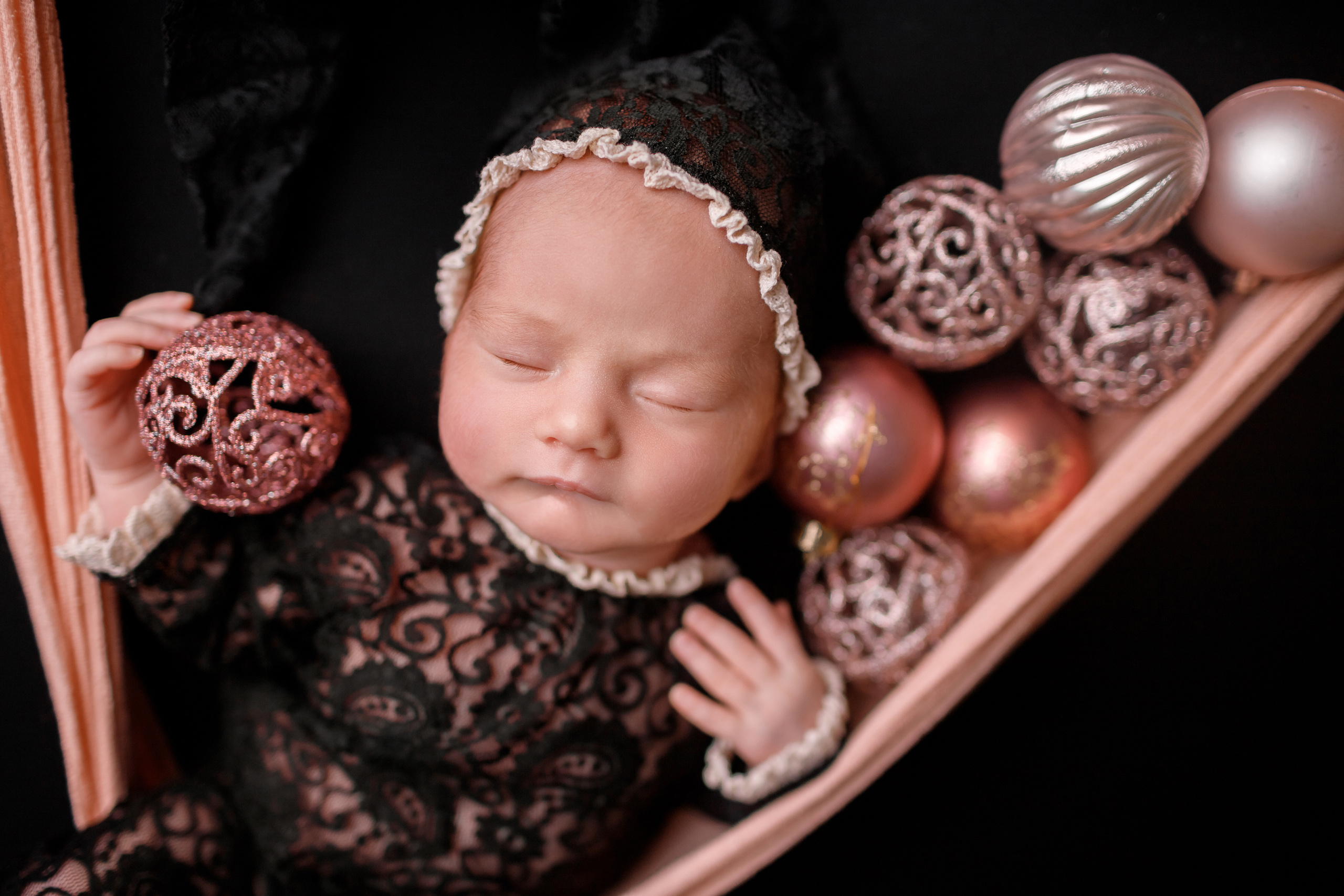 Варенька 24 дня (съемка в студии). Детский, семейный и фотограф новорождённых в Ярославле Анна Салова