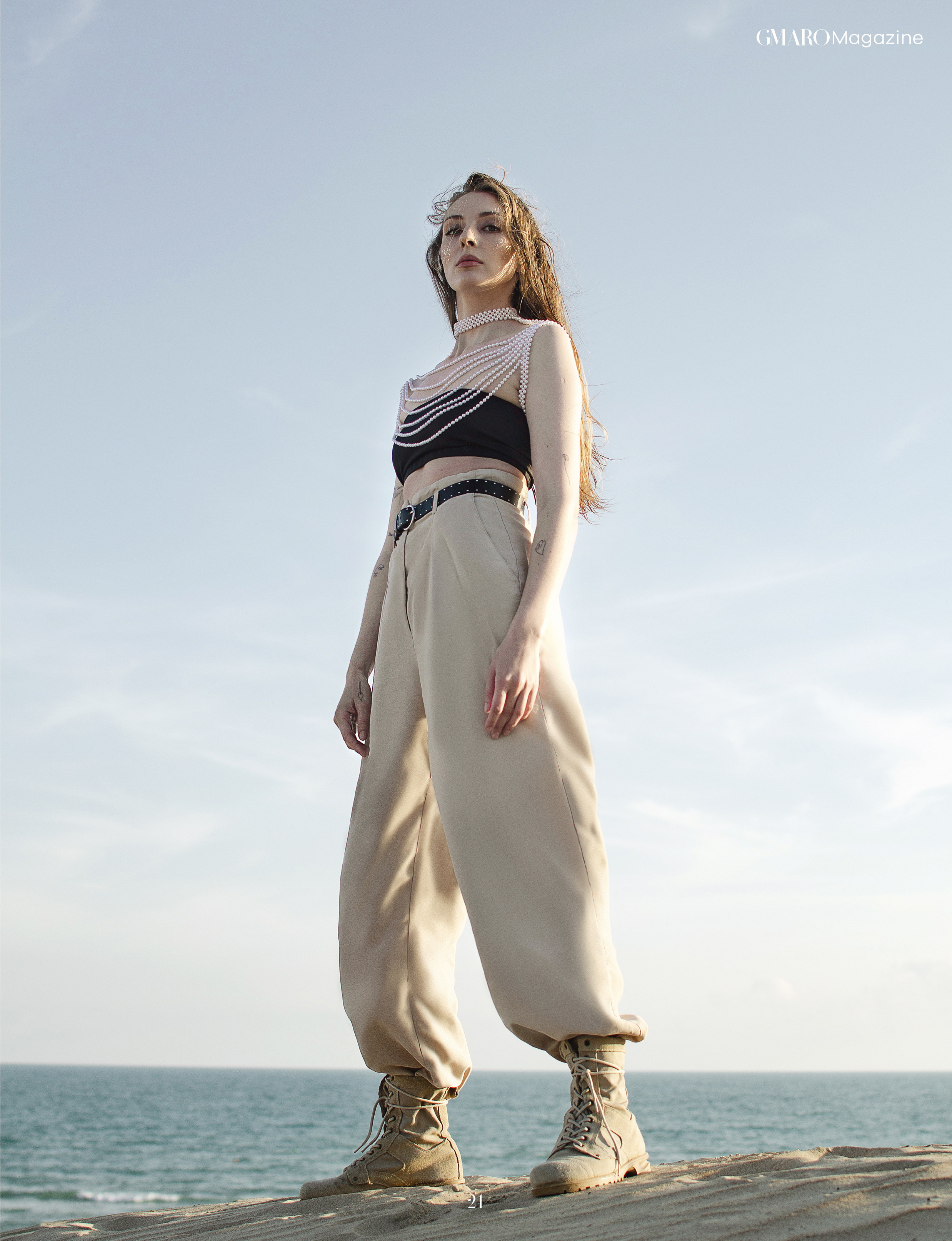 Фотография девушки на побережье Черного моря в Анапе