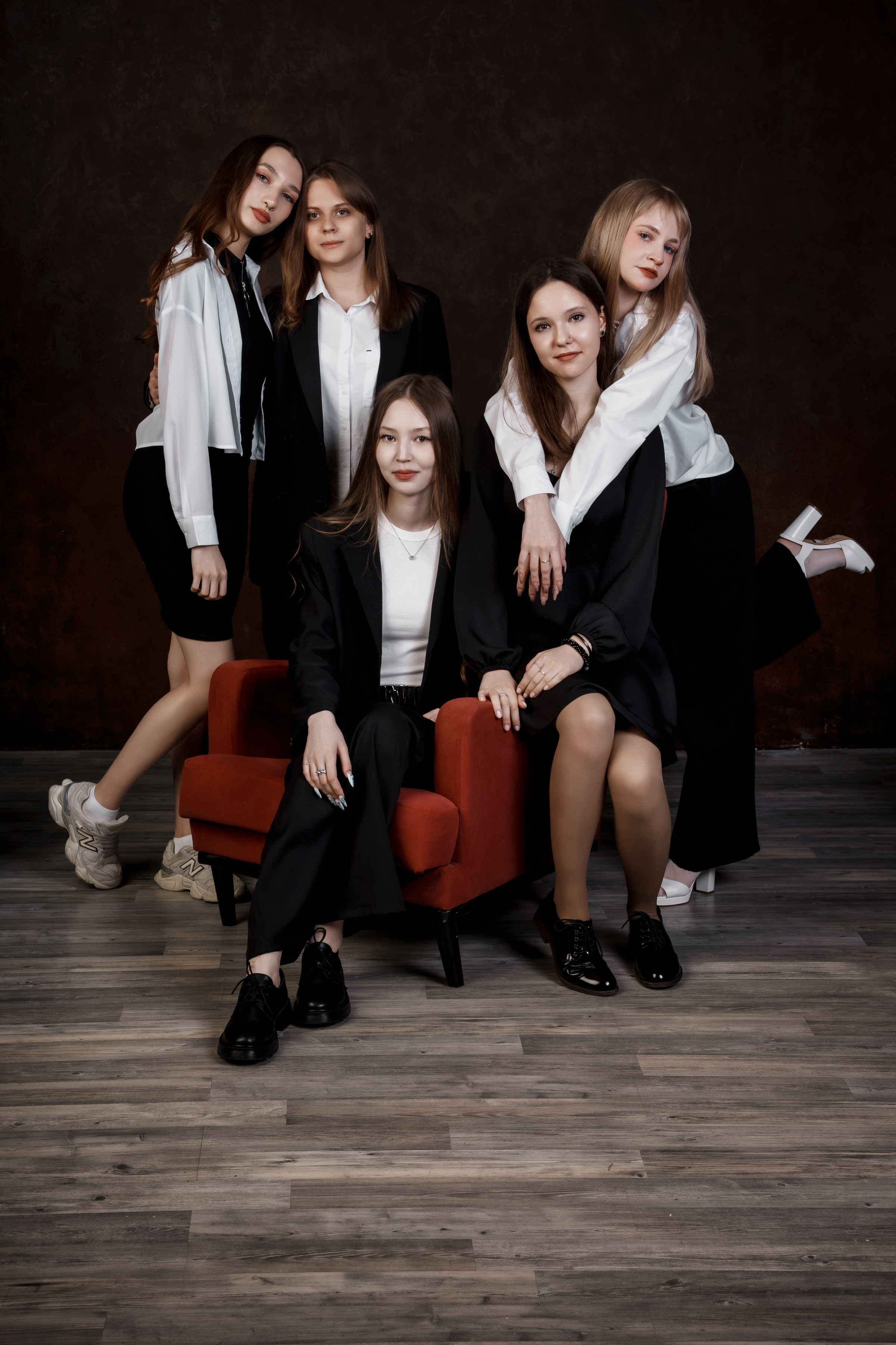 Темная локация в студия Фотоотдел. Ольга Плаксина фотограф в Саратове