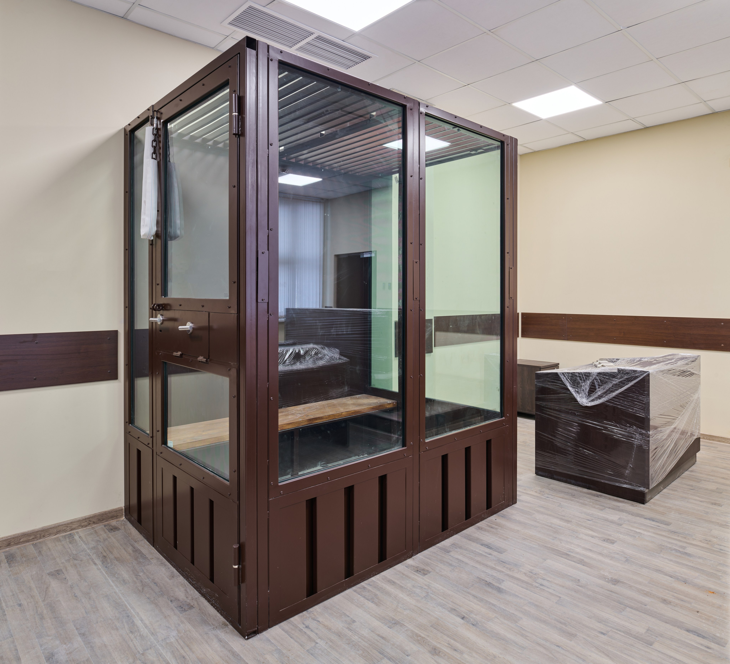 Здание суда — ПВХ-окна и двери повышенной безопасности | фотосъёмка объекта. Роман Свободный — интерьерная и архитектурная съёмка, Москва и МО