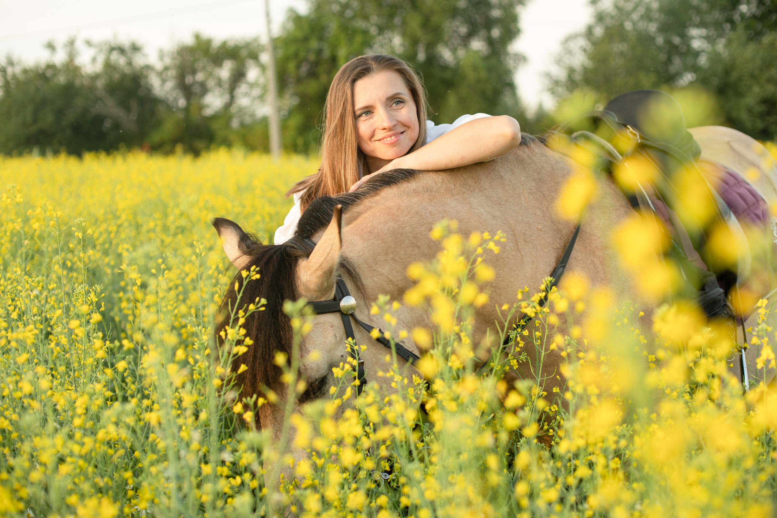 Выйти в лето в поле с конем. Видеограф и фотограф в Москве Анастасия Рябчикова
