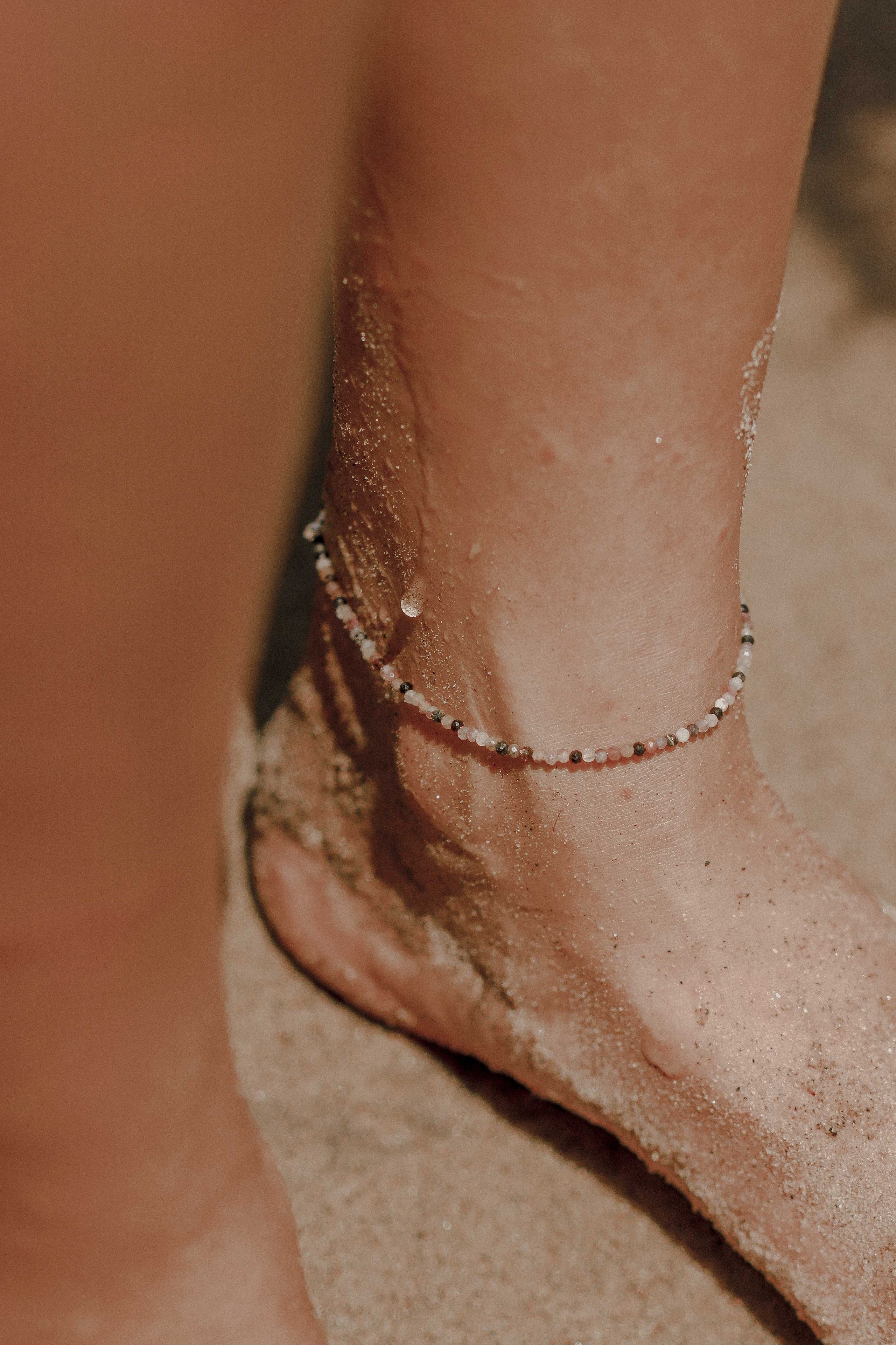 Коллекция украшения из натуральных камней. Фотограф на Шри-Ланке