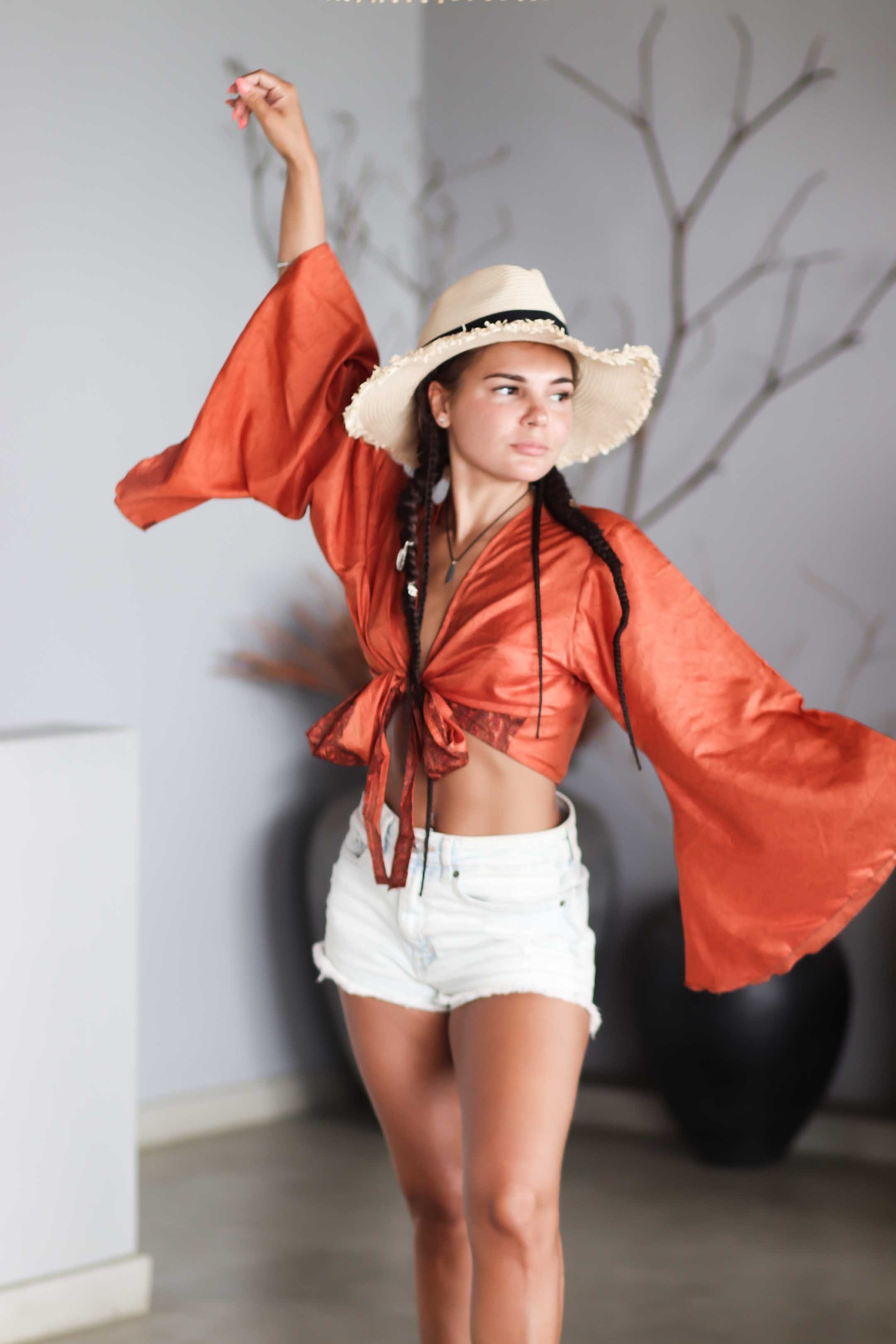 Коллекция купальников бикини. Фотограф на Шри-Ланке