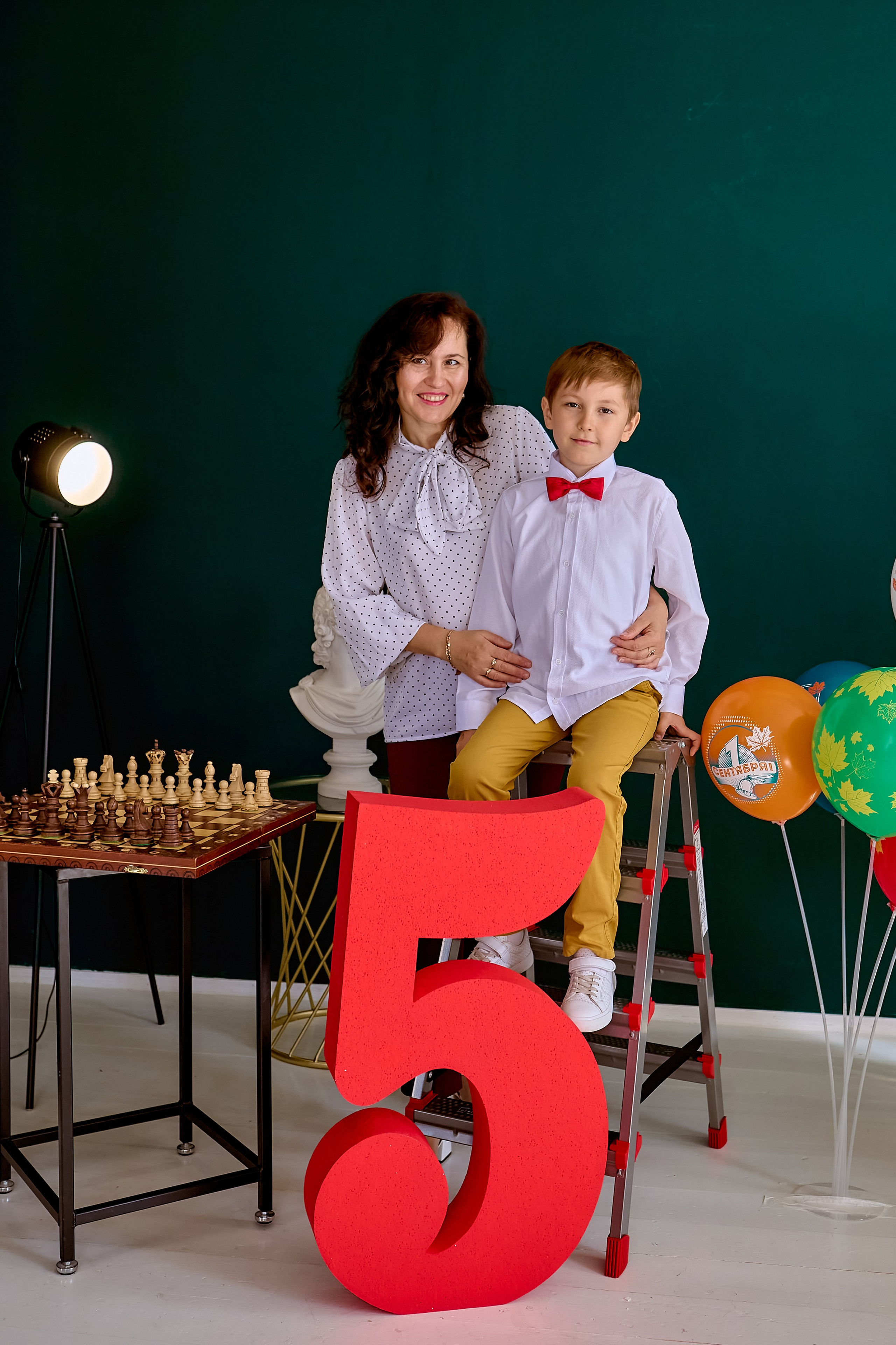 Семейная фотосессия. В День знаний семейный портрет.