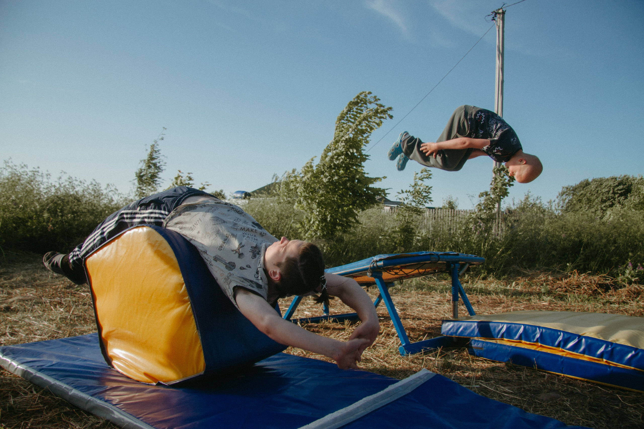 Тренировка по акробатике