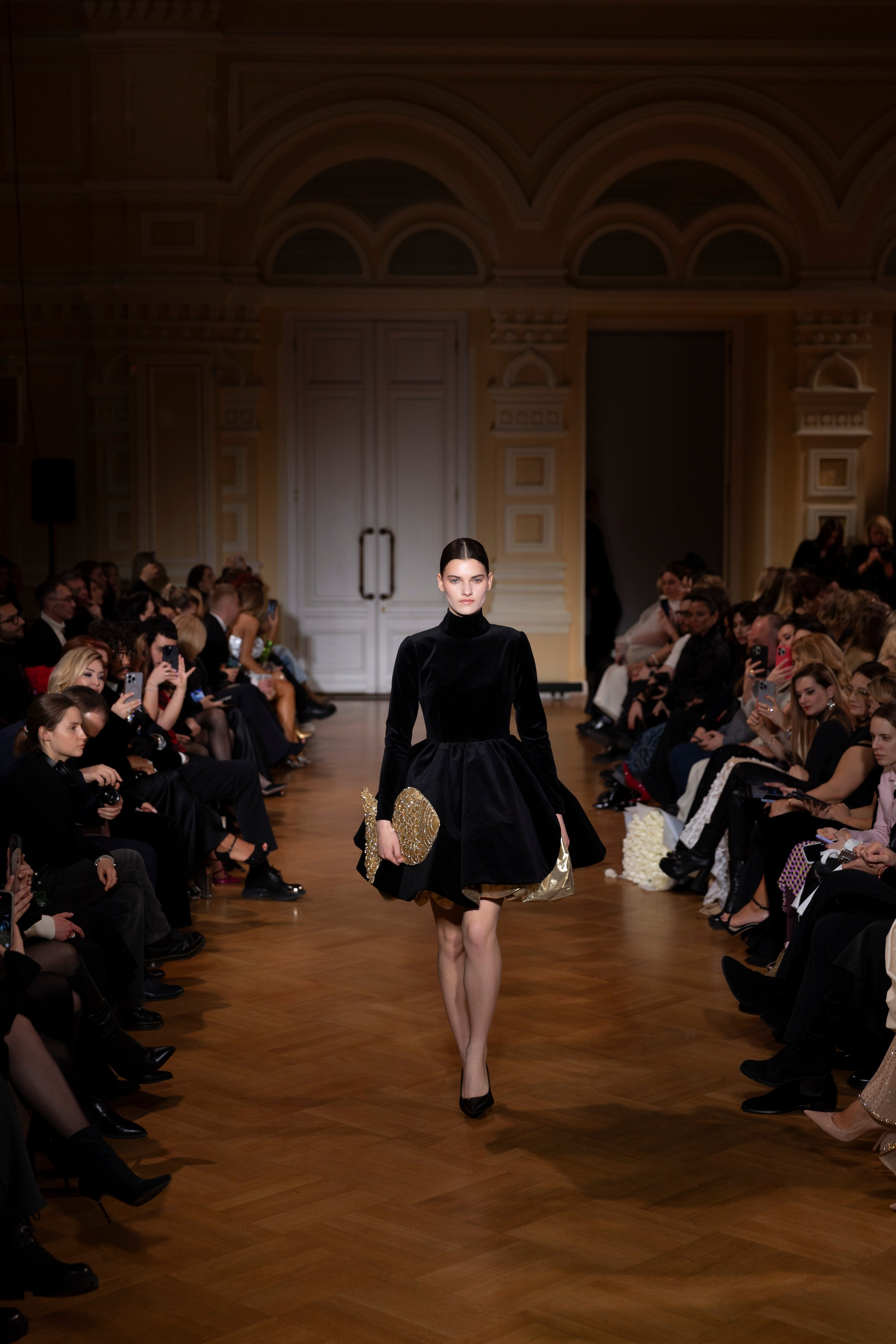 CANACH fashion show by Artashes Oganian, GUM, Moscow. «Птичка на проводе»: информационный портал в Москве