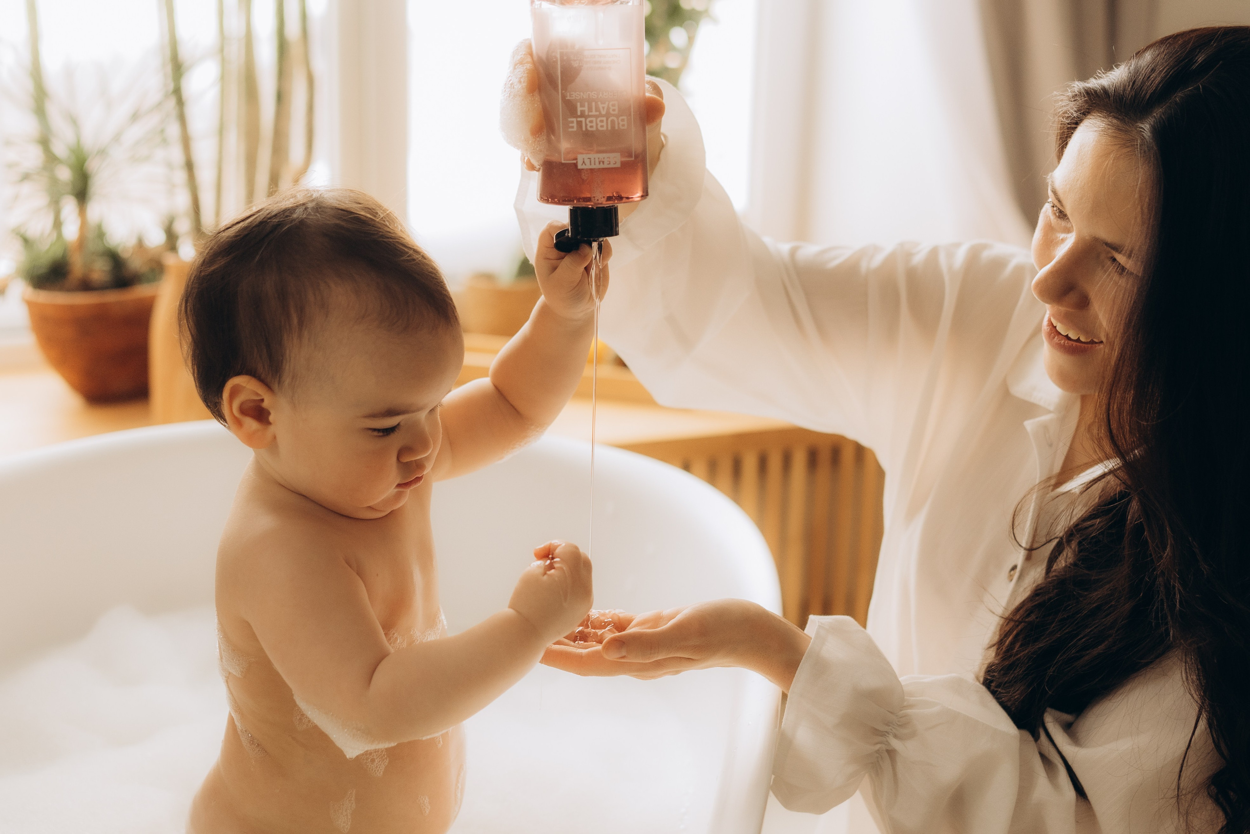 Мама с дочкой, банные процедуры. Семейный фотограф в Казани