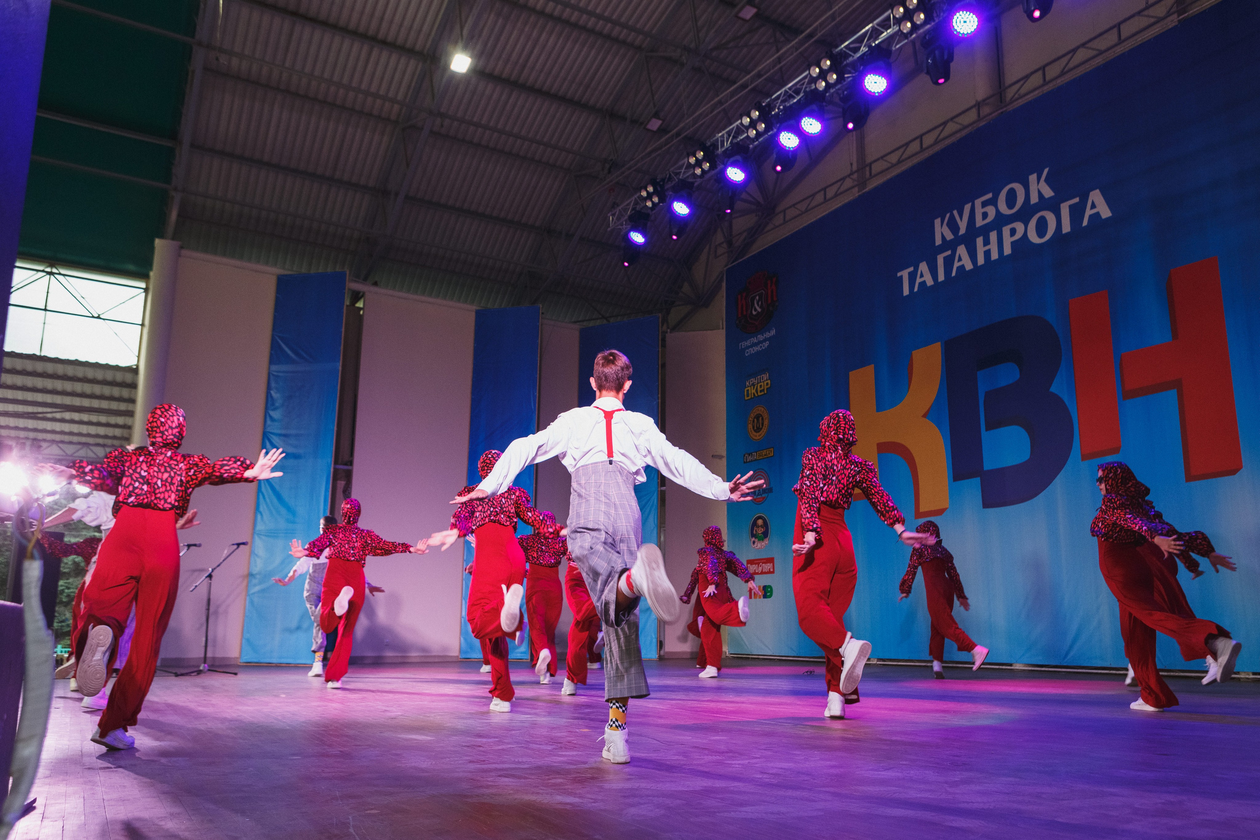 Шутки с уголка: Весёлый день с КВН в Парке Горького Таганрога. Свадебный и семейный фотограф в Таганроге Бакарюк Антон