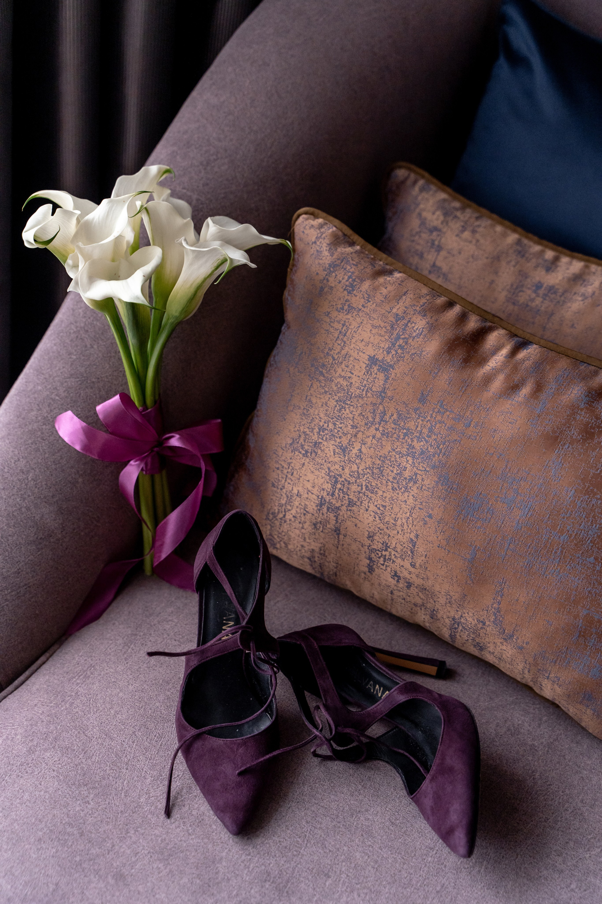 Свадебный фотограф в Москве. Свадебный фотограф Видное, Бутово, Домодедово, Щербинка, Царицыно. Свадебная фотосессия и сборы невесты в отеле Soluxe. Регистрация брака во дворце бракосочетания ВДНХ. Свадьба на ВДНХ. Свадебная фотосессия с ретро автомобилем Чайка. 