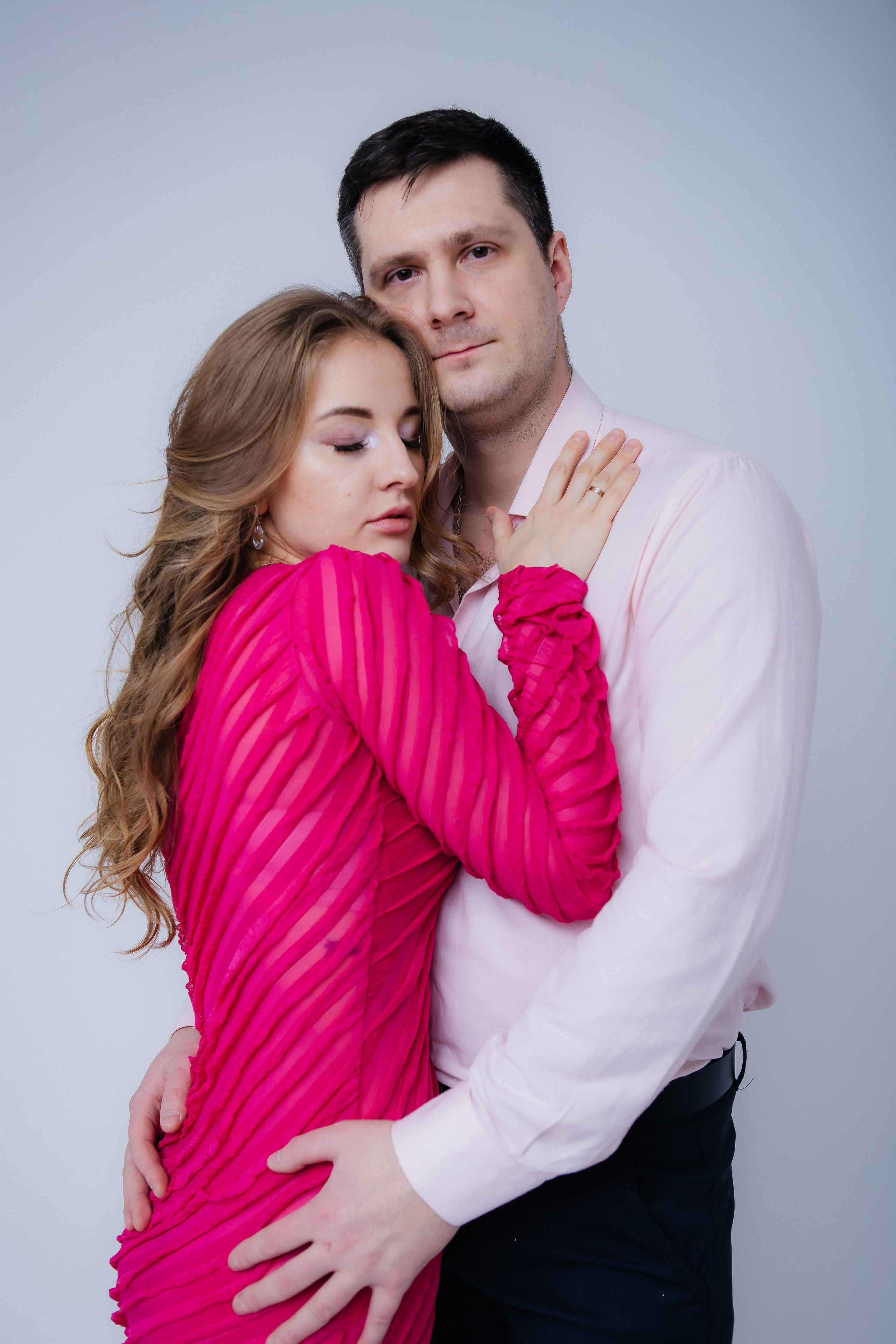 Лав стори в стиле минимализма: нежность и фешн в кадре. Свадебный фотограф в Москве