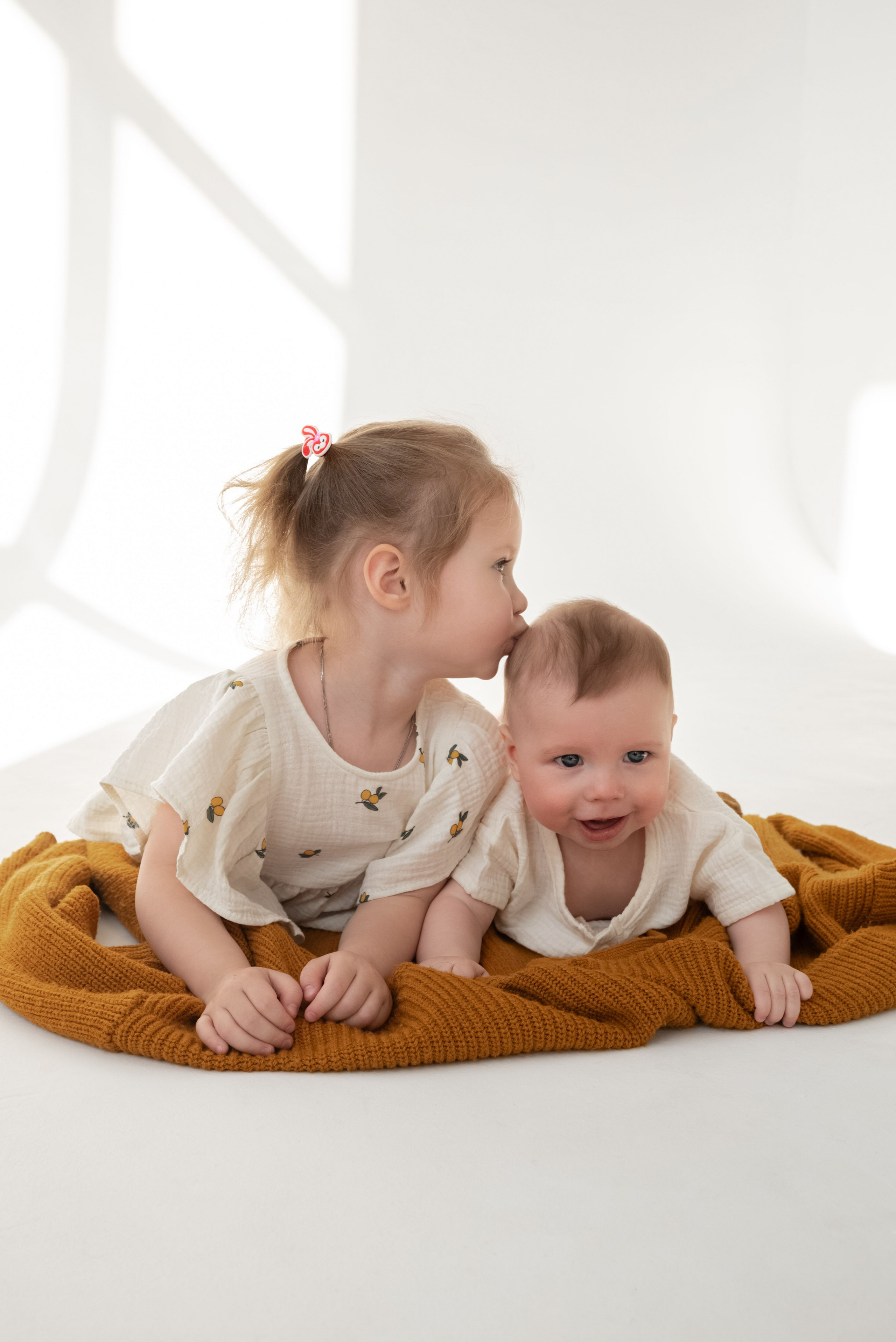 Сергеевы семейная студийная фотосессия. Профессиональный фотограф в Твери Иванова Юлия