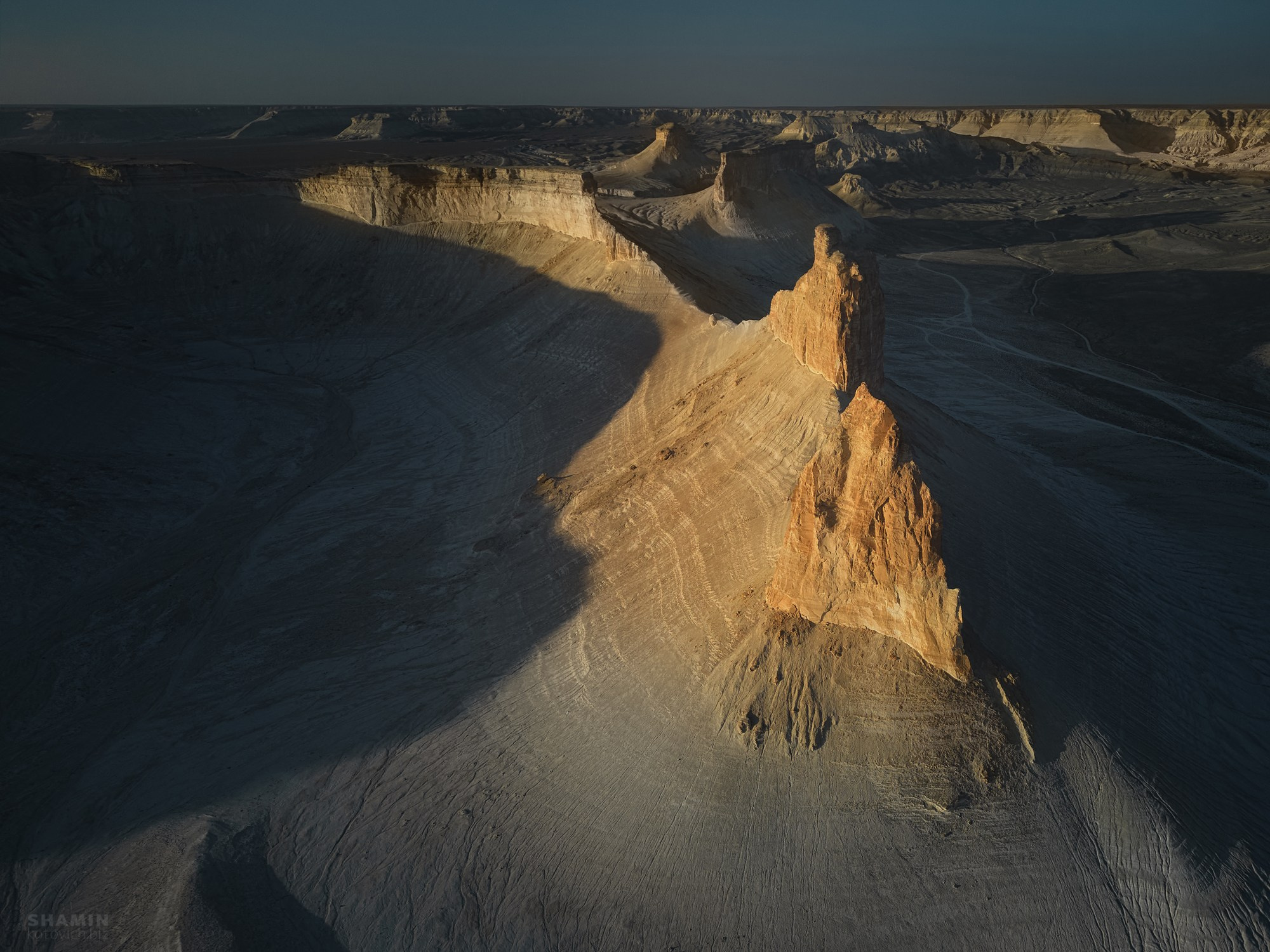 Пейзажи Казахстана и Мангистау — плато Устюрт, урочище Бозжыра, степи и каньоны западного Казахстана. Свет, тишина и контрасты пустынных ландшафтов. Фотограф Константин Шамин