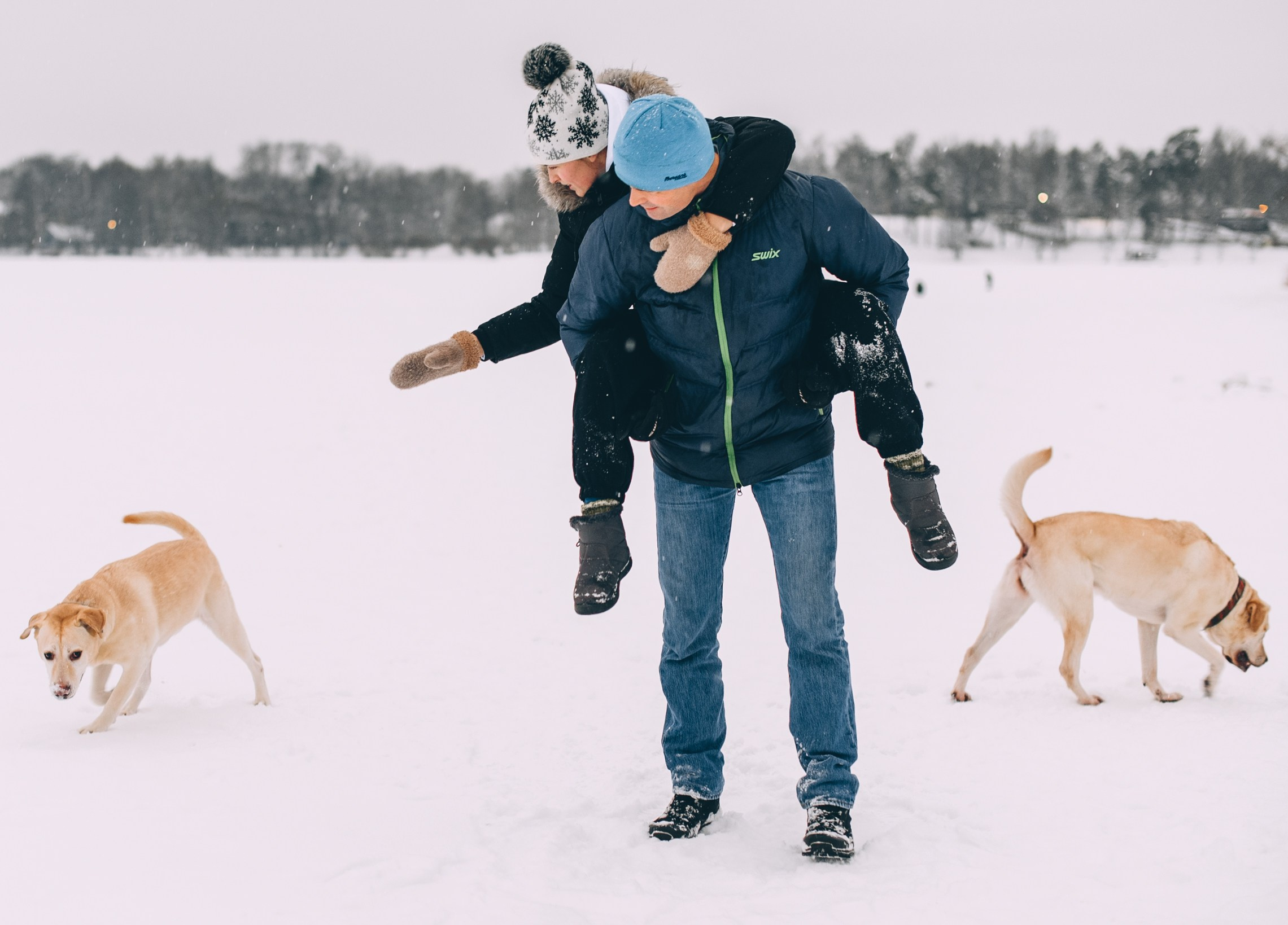 Зимняя прогулка папы и дочери. Свадебный и семейный фотограф София Невская