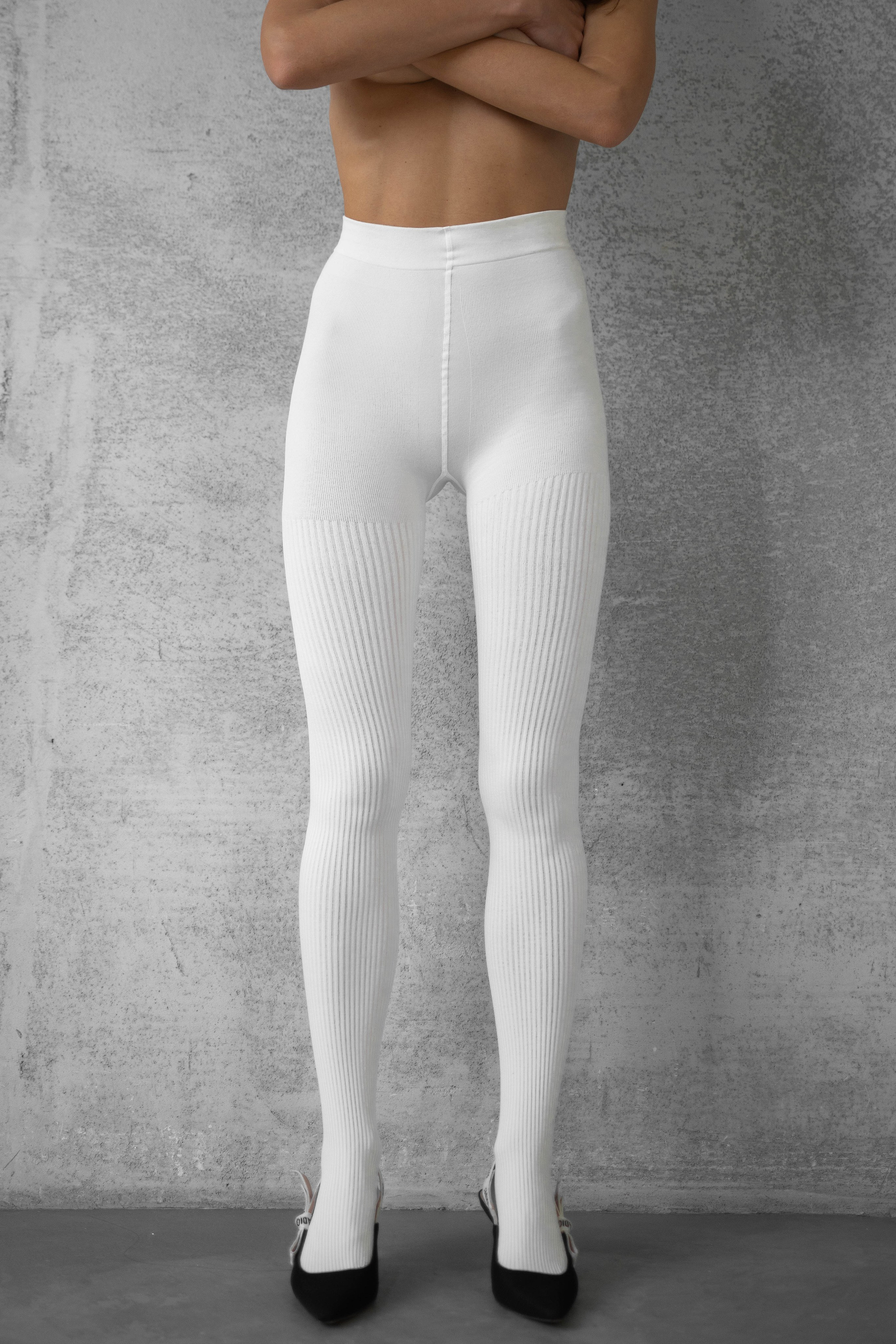 Колготки. Фотограф-ретушер в Крыму Юля Лобурец