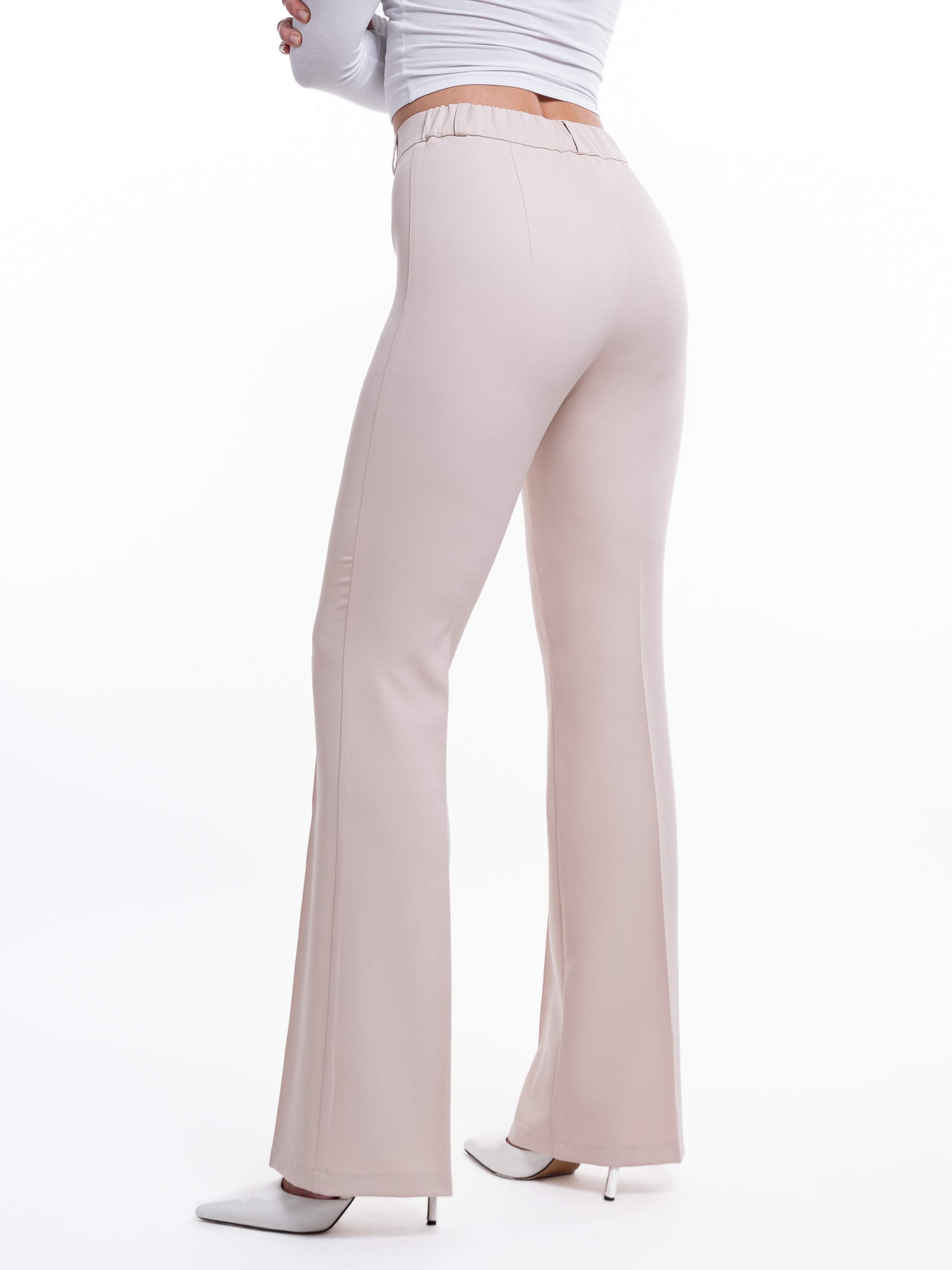 Классические брюки + белый фон+интерьер. Предметный фотограф, фото для маркетплейсов Пятигорск, КМВ