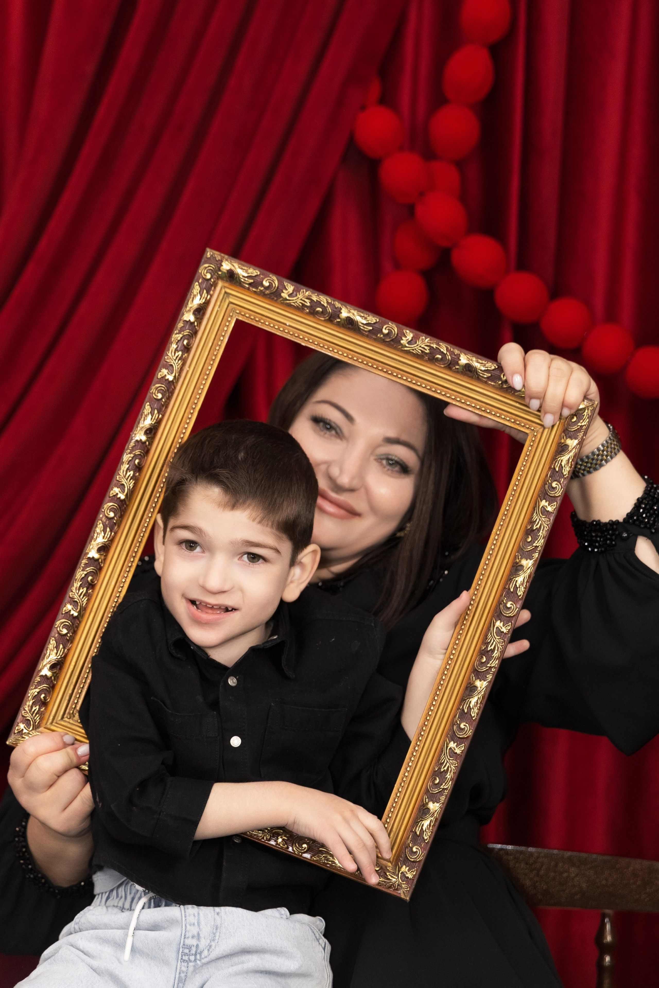 Амина с семьёй. Свадебный и семейный фотограф в Каспийске Алёна Нурмагомедова