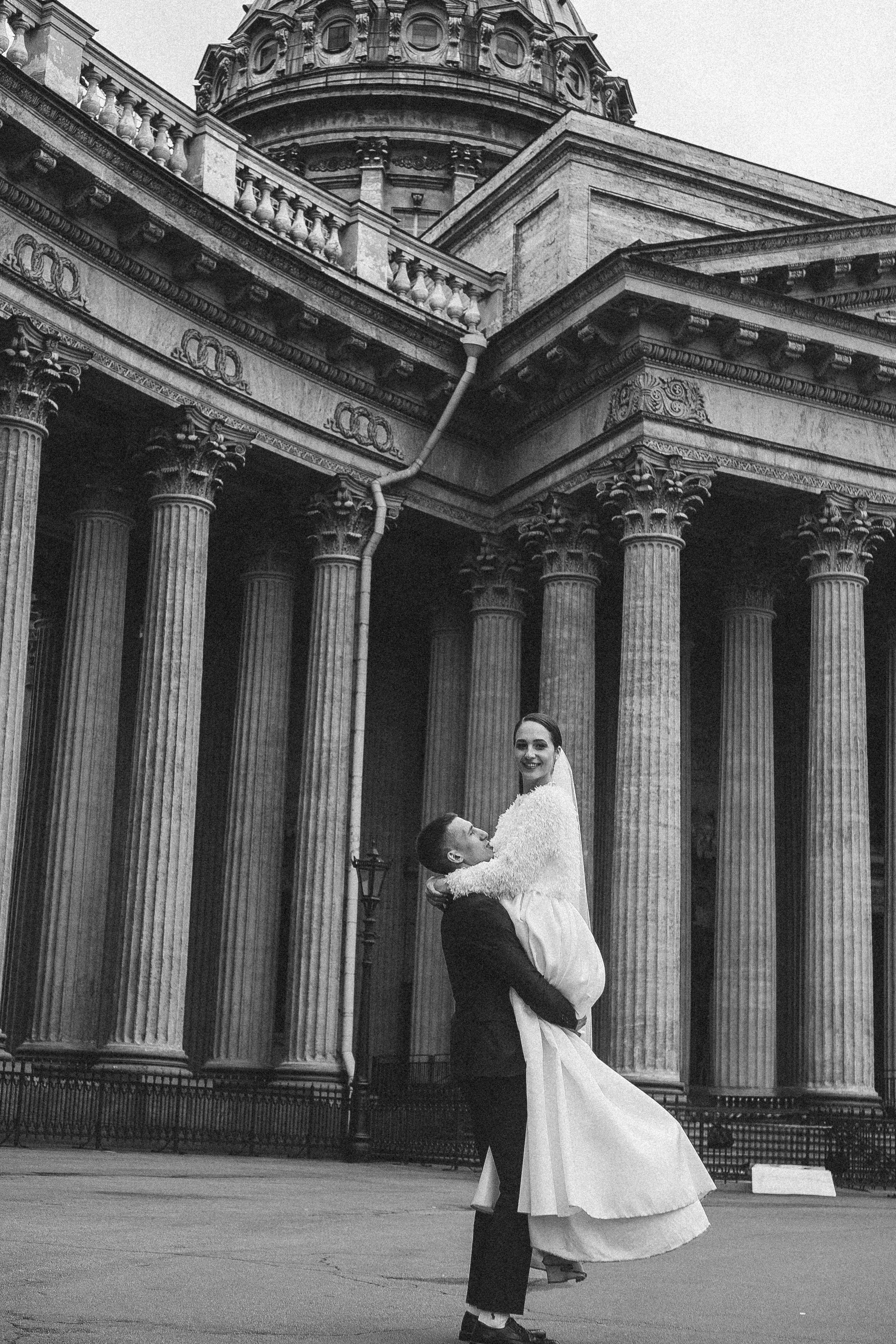 СВАДЕБНАЯ ПРОГУЛКА В САНТК-ПЕТЕРБУРГЕ (ИСАКИЕВСКИЙ СОБОР, ЗИМНЯЯ КАНАВКА, ЭРМИТАЖ И БОЛЬШАЯ МОРСКАЯ УЛИЦА). Профессиональный фотограф, Санкт-Петербург — Виктория Богомолова