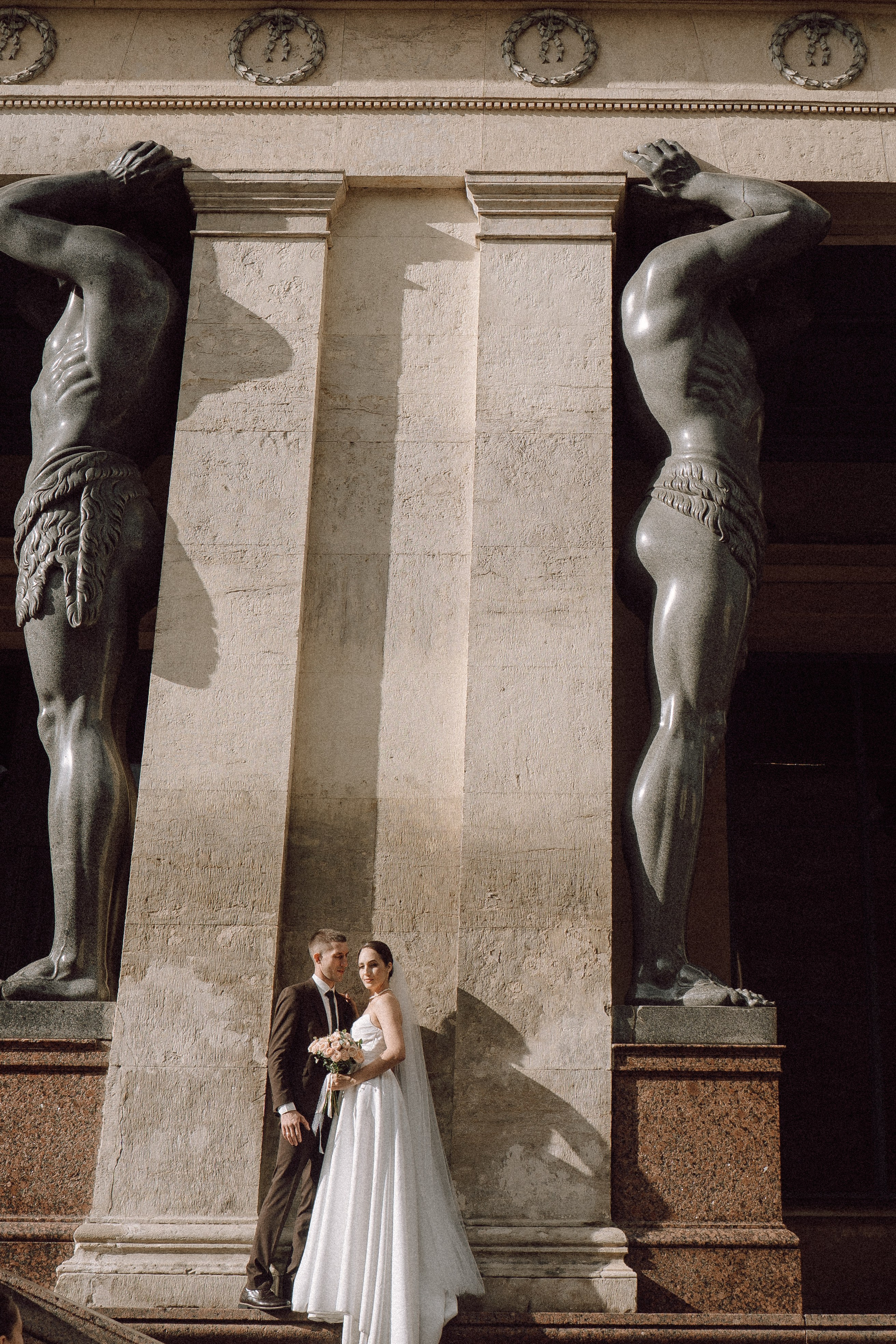 СВАДЕБНАЯ ПРОГУЛКА В САНТК-ПЕТЕРБУРГЕ (ИСАКИЕВСКИЙ СОБОР, ЗИМНЯЯ КАНАВКА, ЭРМИТАЖ И БОЛЬШАЯ МОРСКАЯ УЛИЦА). Профессиональный фотограф, Санкт-Петербург — Виктория Богомолова
