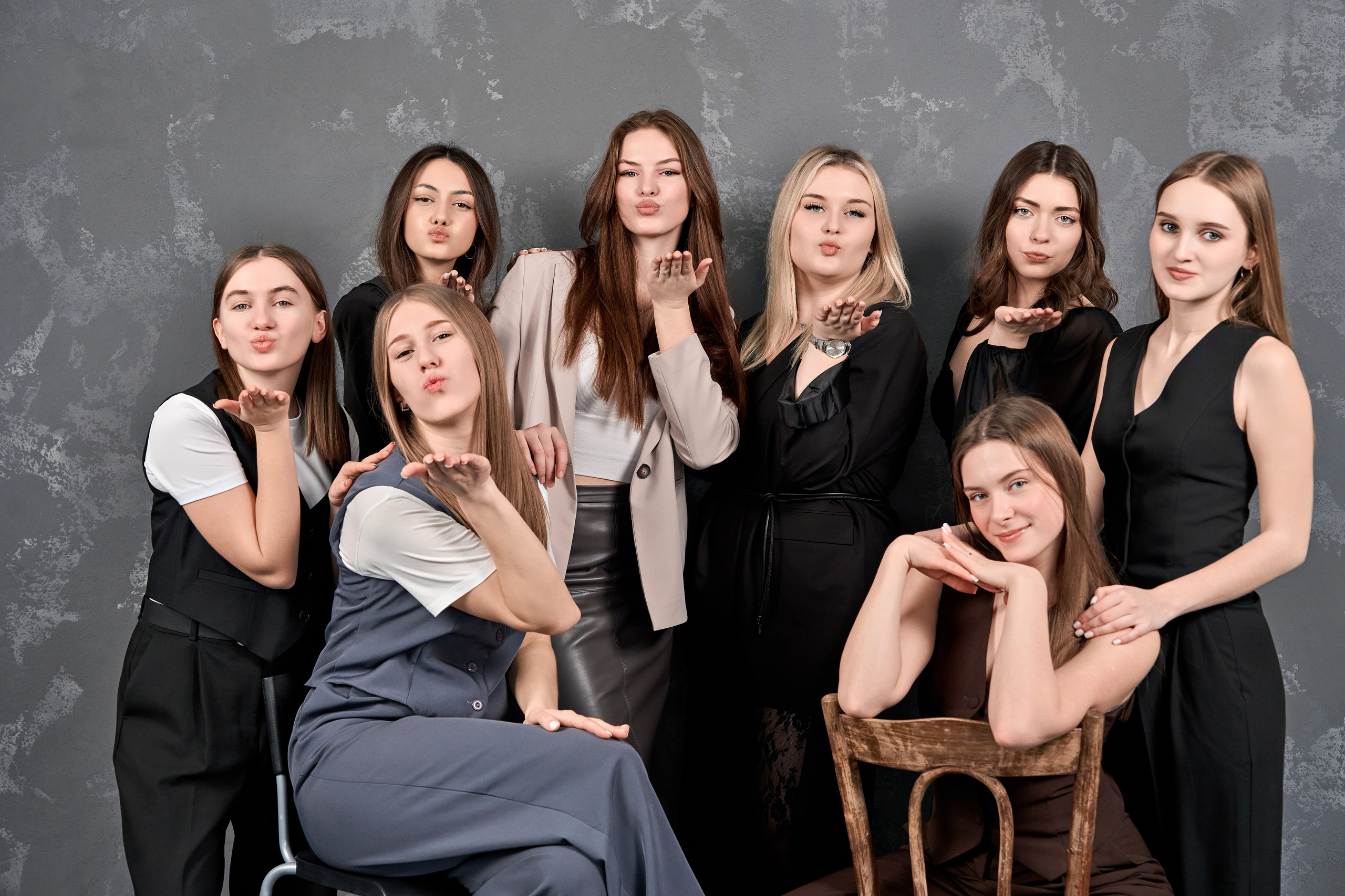 Выпускные альбомы для 9-11 классов. Фотосъёмка в студии. Калуга. Фотограф Меняйло Евгений. Свадьба. Портрет. Репортаж. Семья. Контент