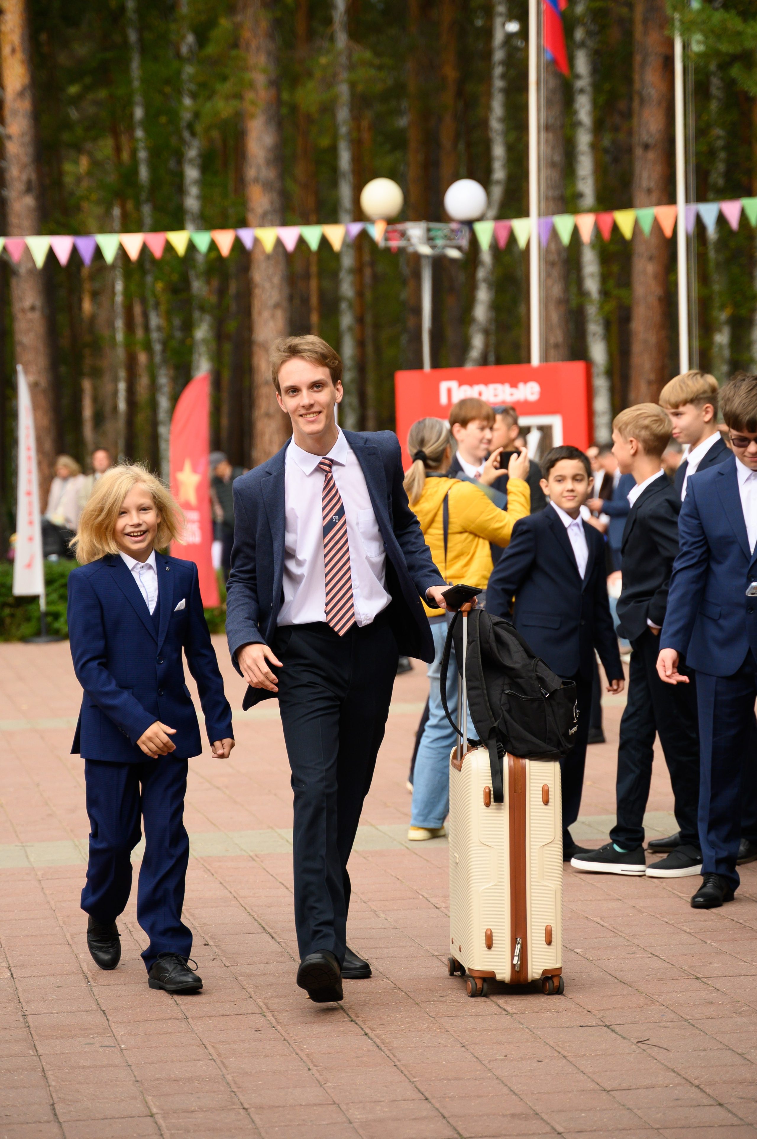 1 сентября линейка ФМШ. Фотограф новорожденных, семейный детский в Тюмени Татьяна Морозова